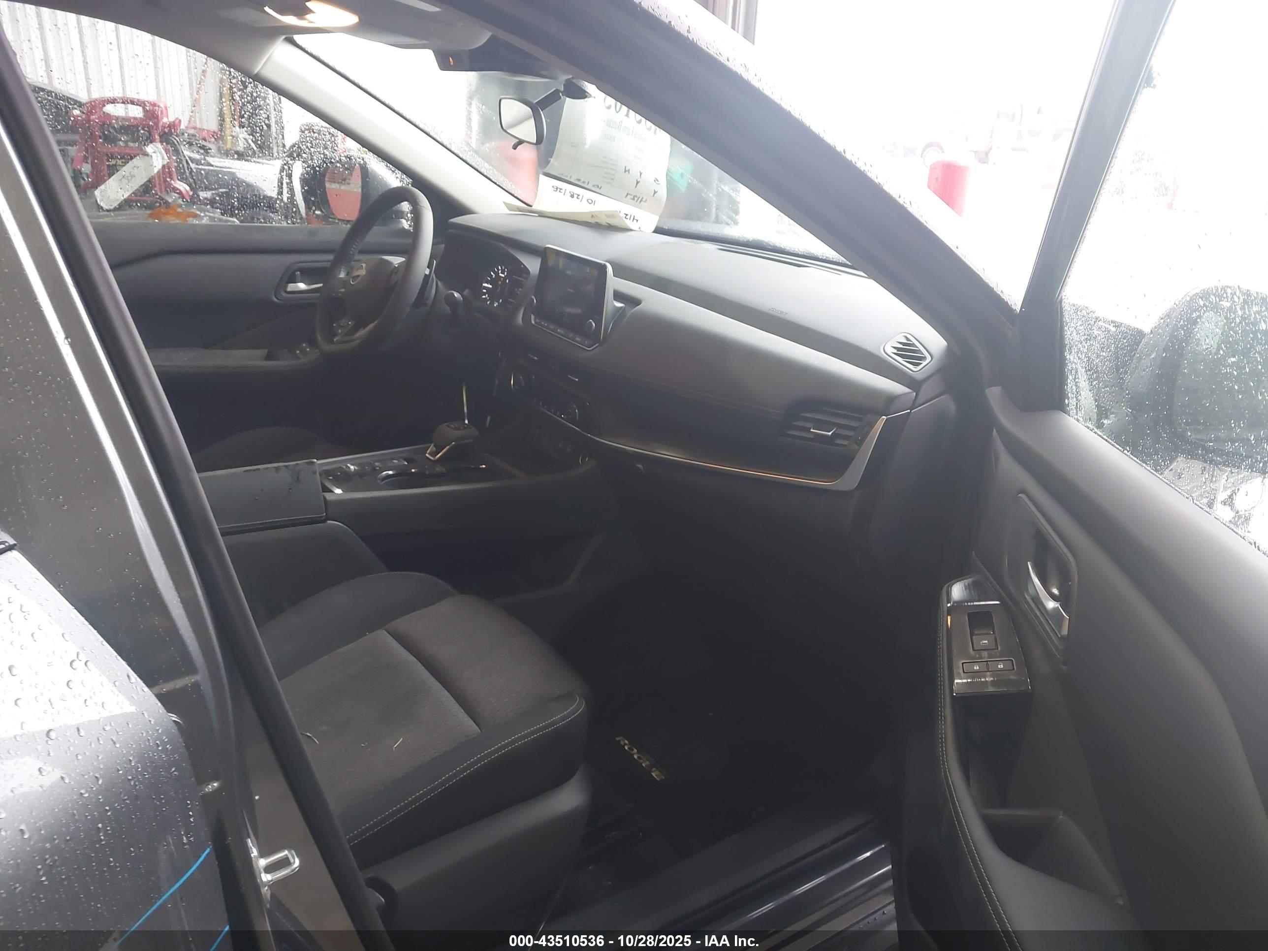 NISSAN ROGUE image 5