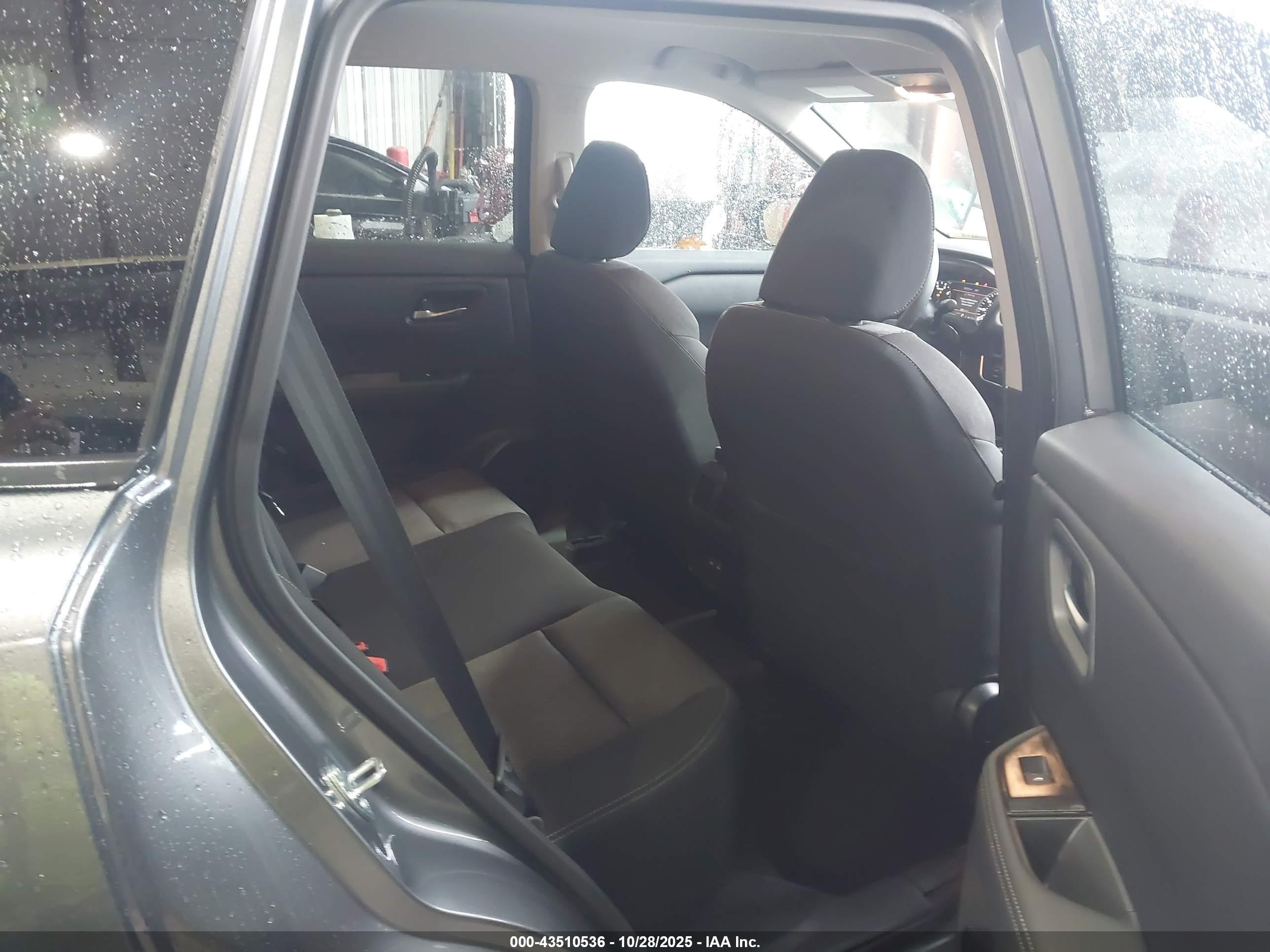 NISSAN ROGUE image 8