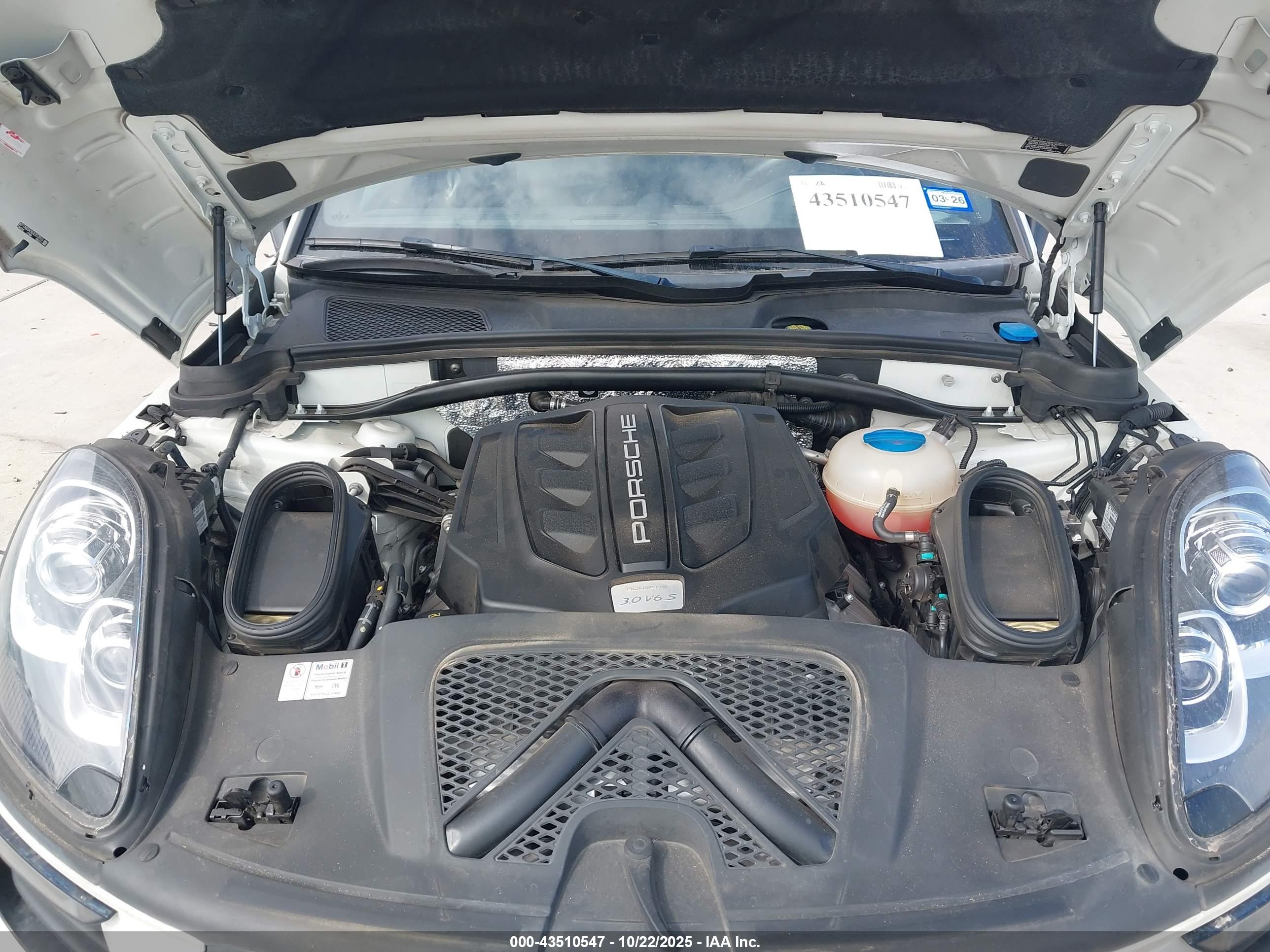PORSCHE MACAN image 10