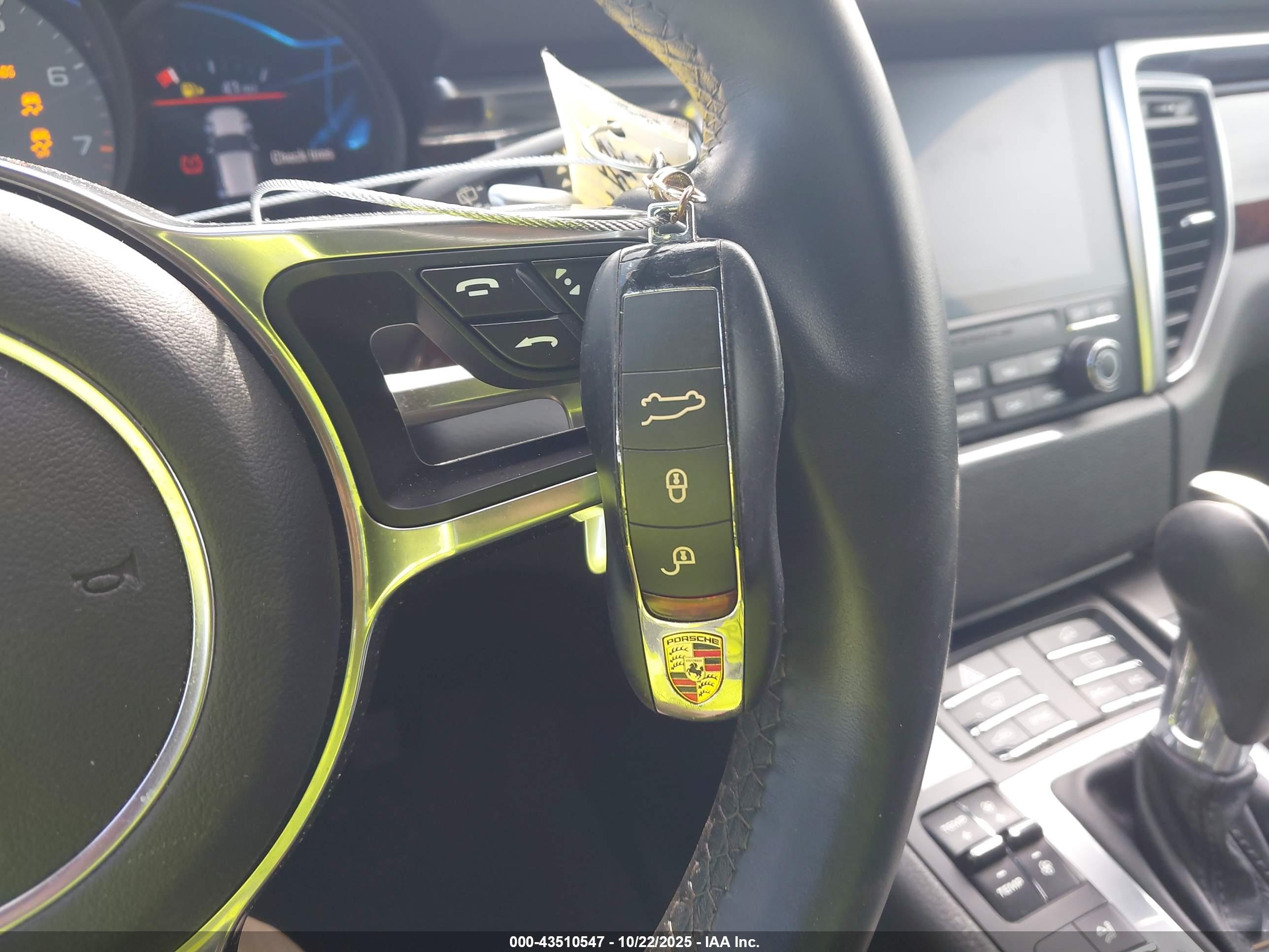 PORSCHE MACAN image 11