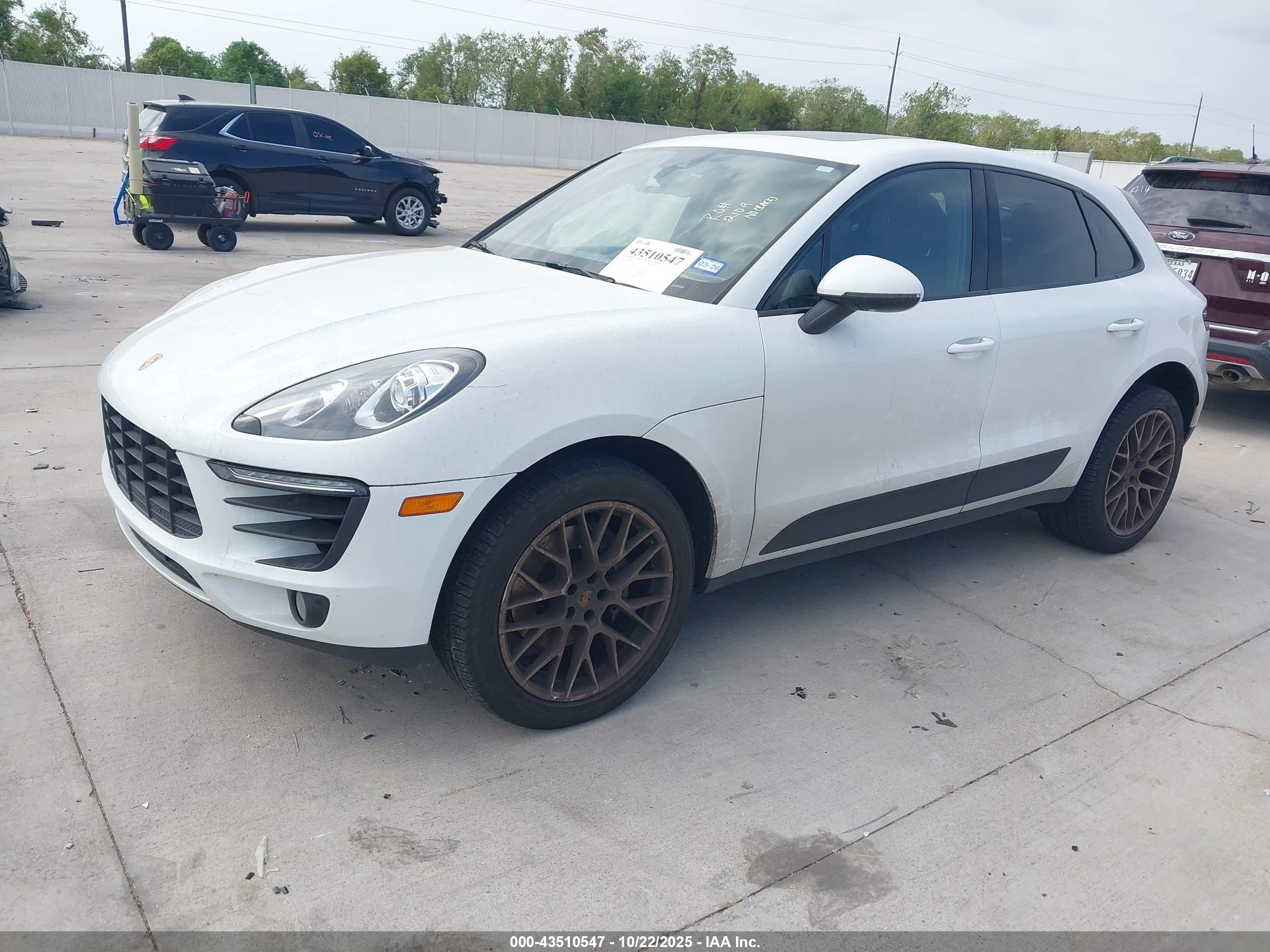 PORSCHE MACAN image 2