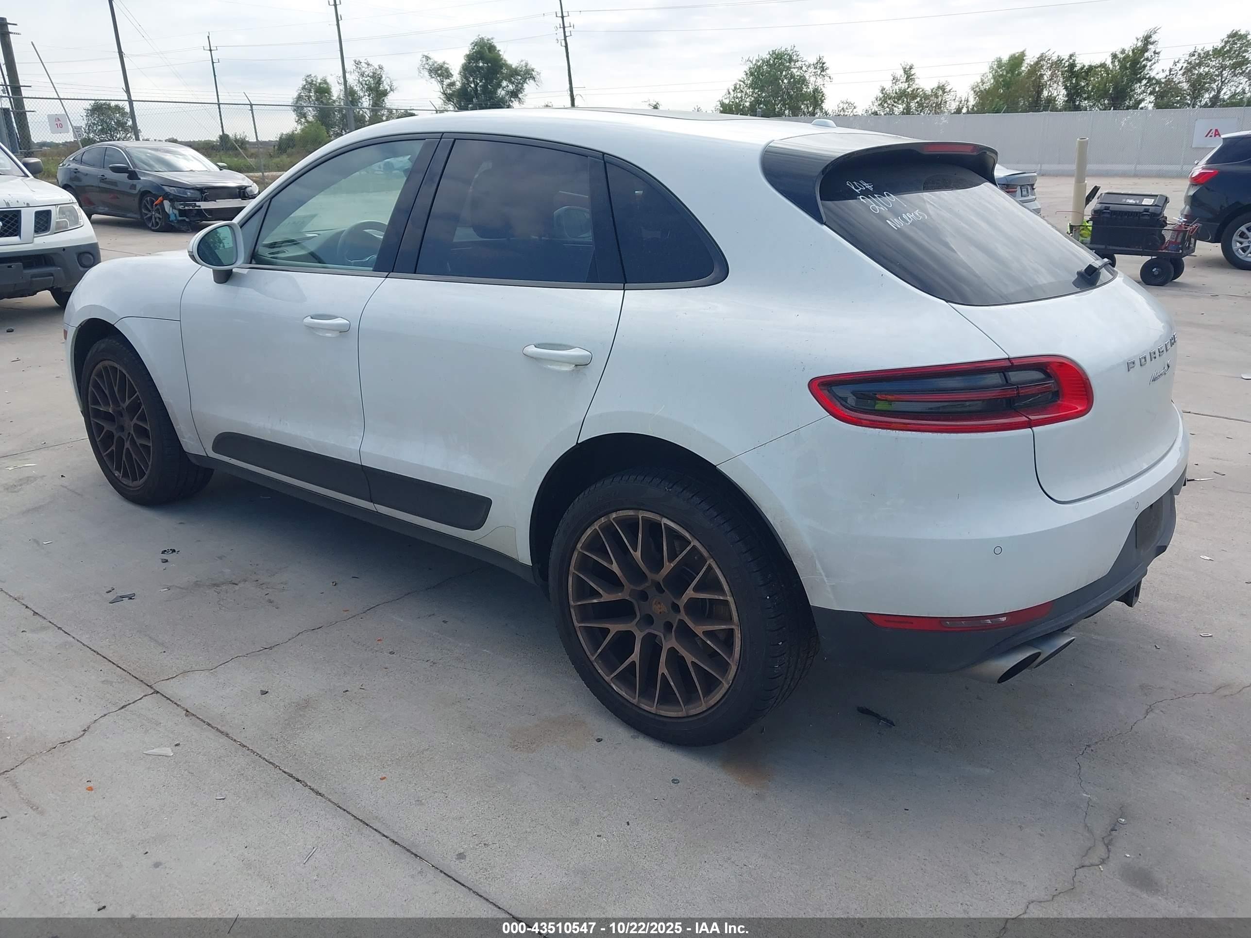 PORSCHE MACAN image 3