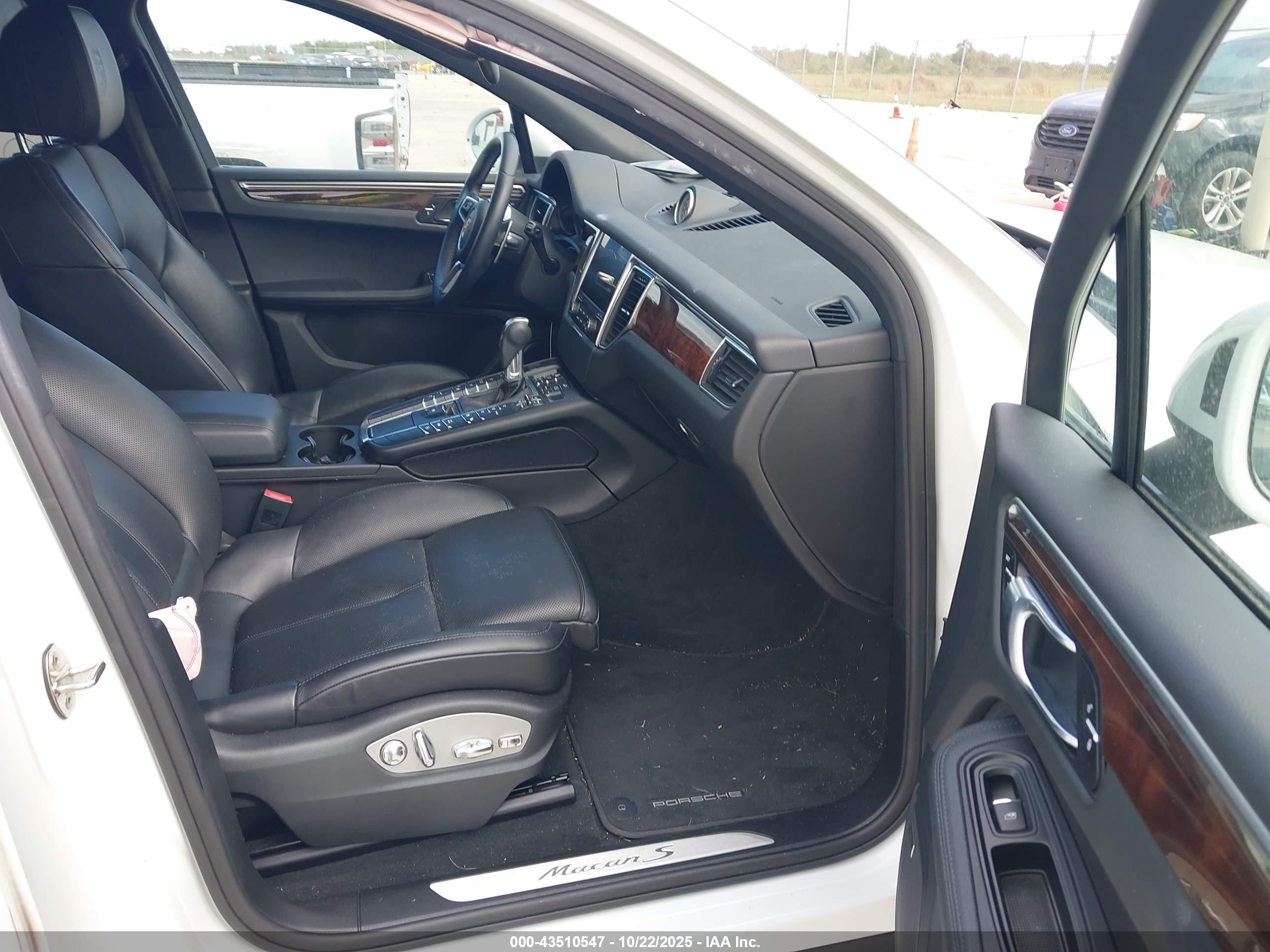 PORSCHE MACAN image 5