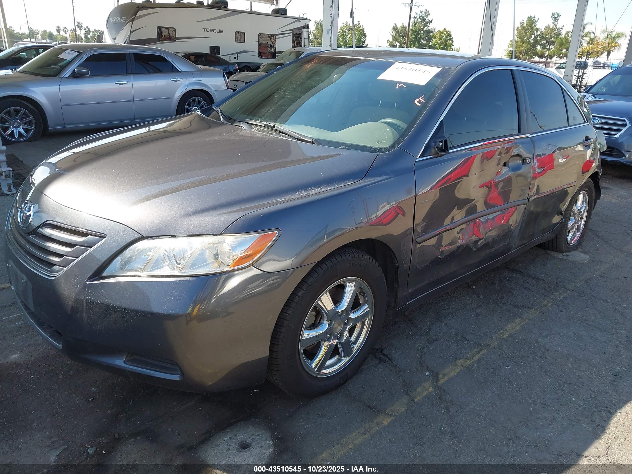 TOYOTA CAMRY image 2