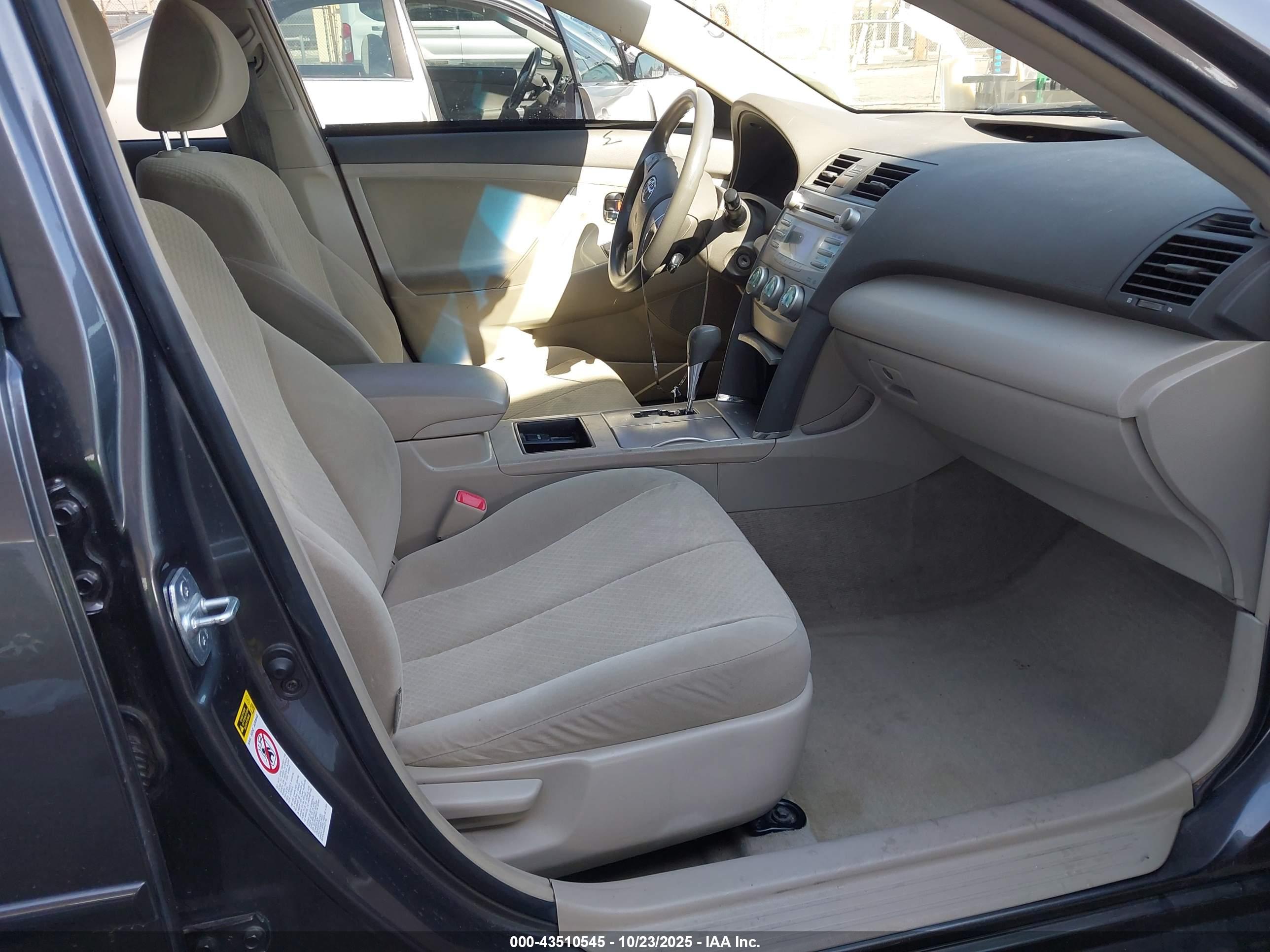 TOYOTA CAMRY image 5