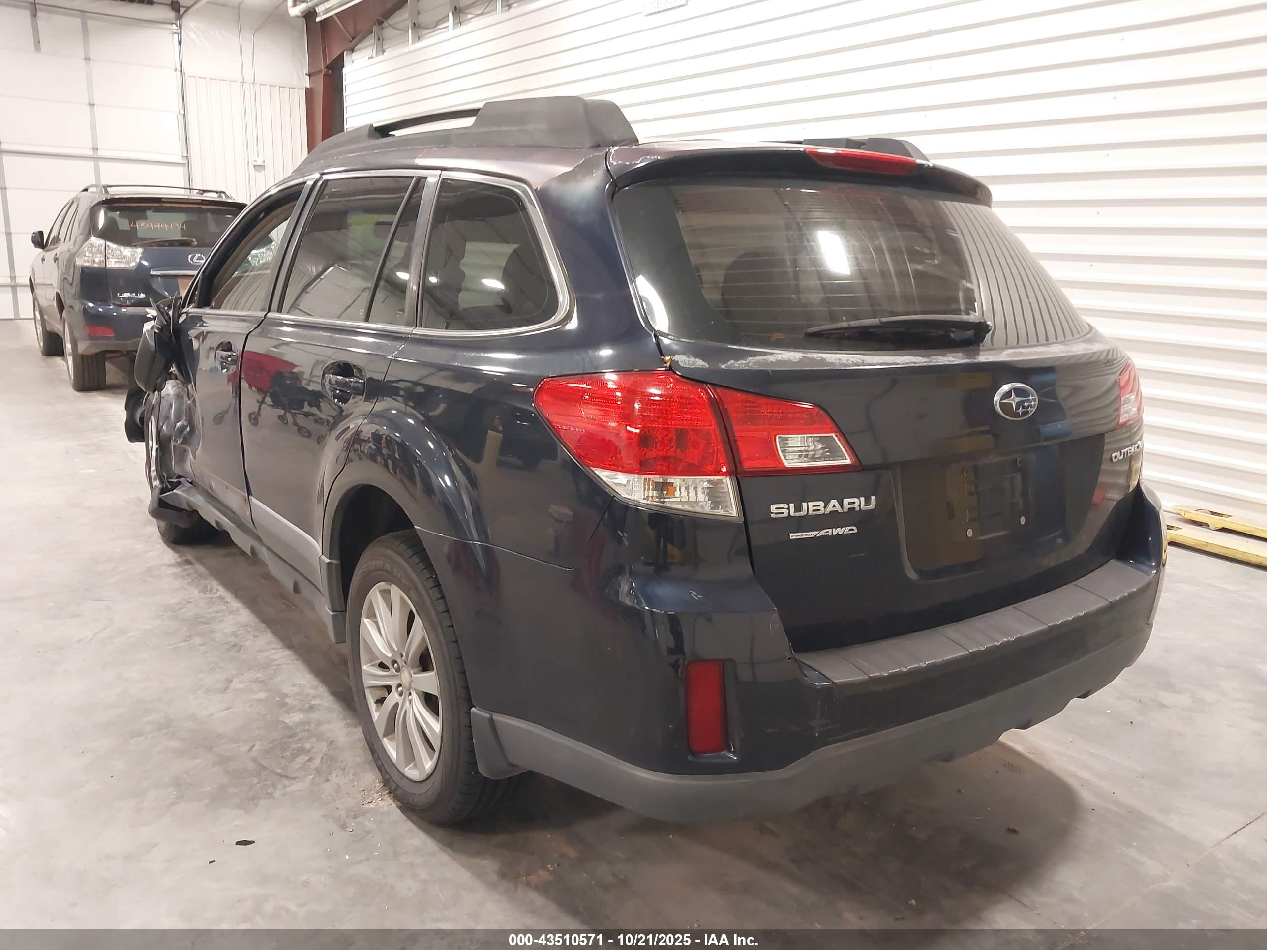 SUBARU OUTBACK image 3