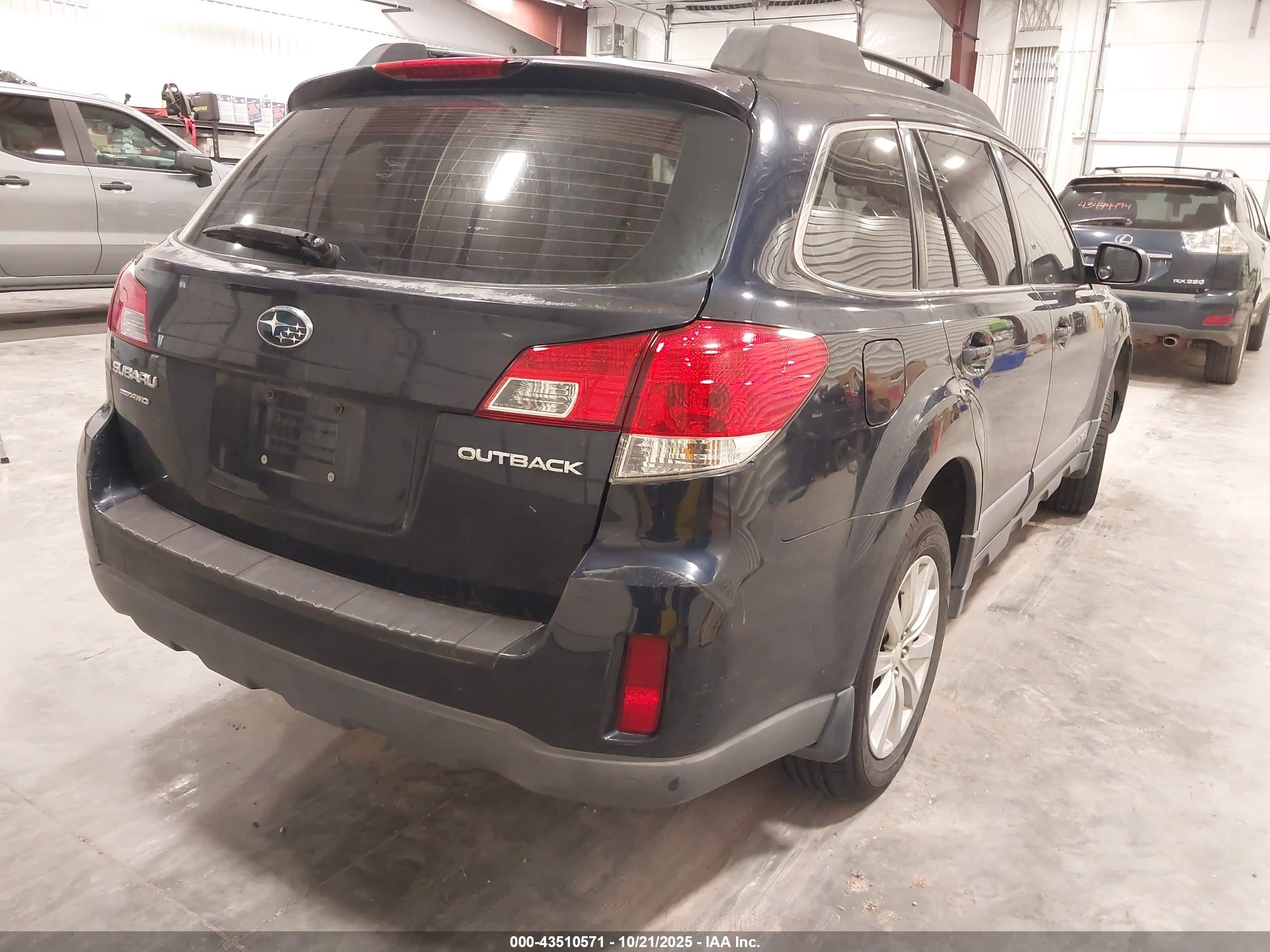 SUBARU OUTBACK image 4