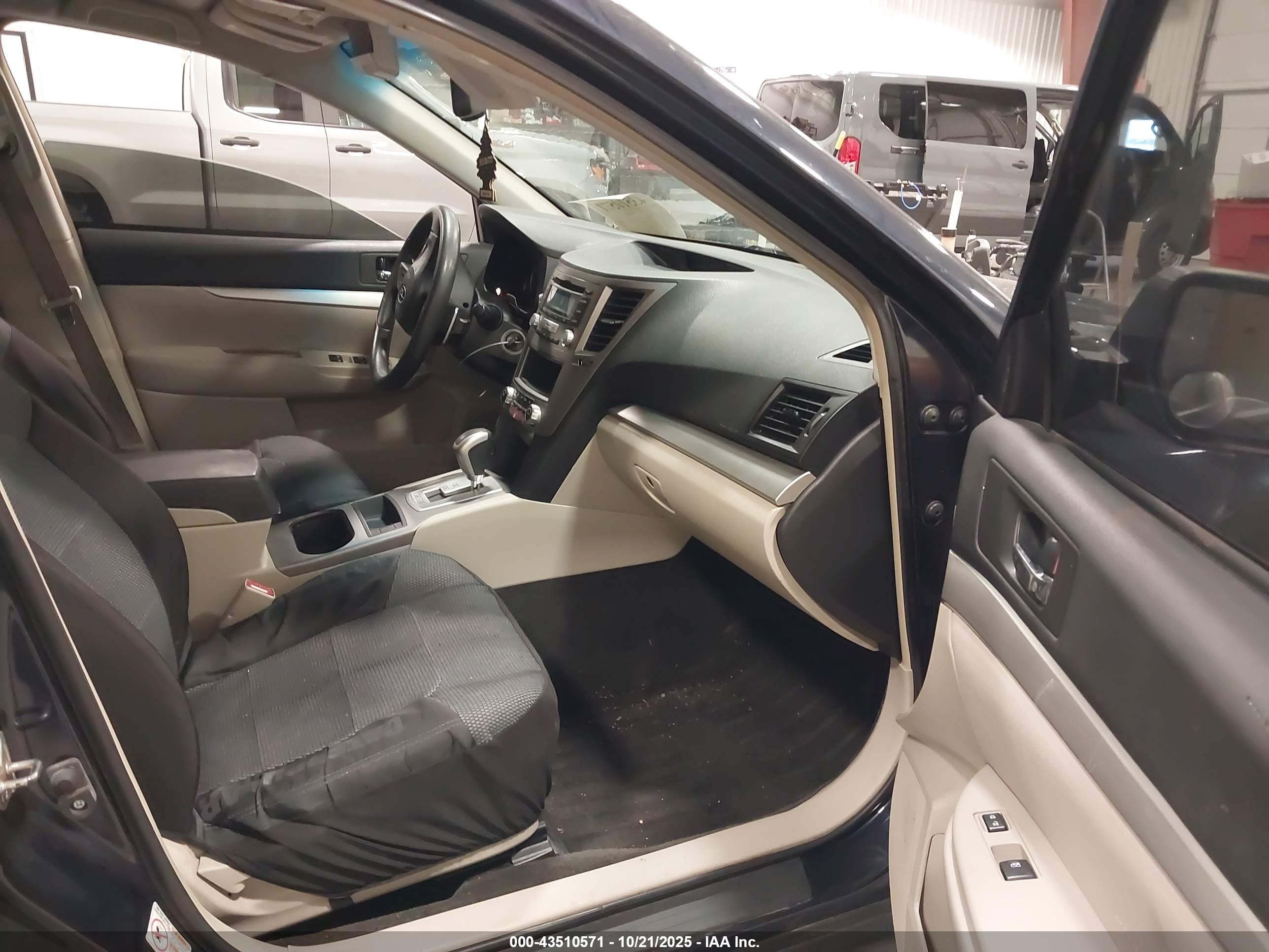 SUBARU OUTBACK image 5