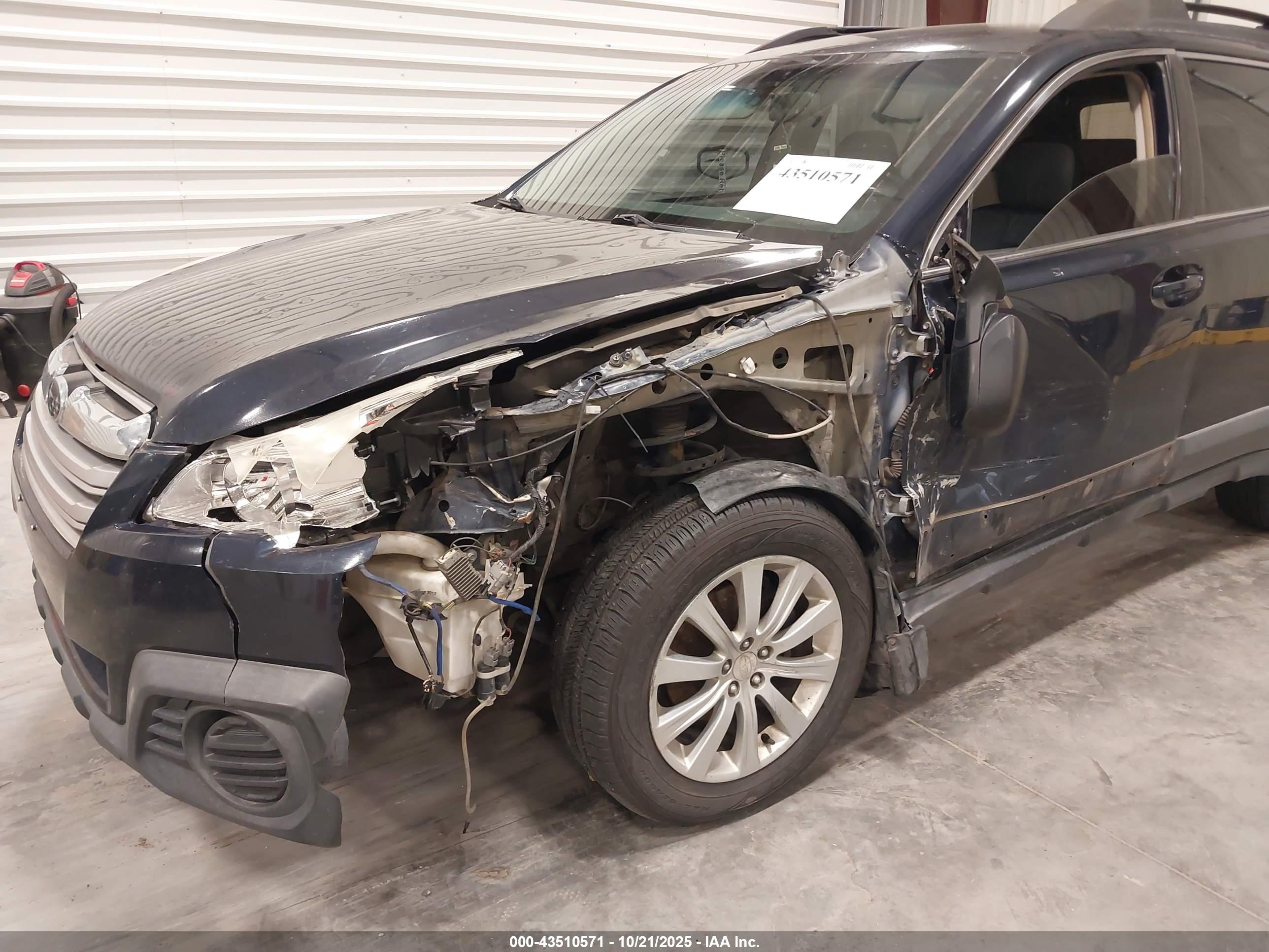 SUBARU OUTBACK image 6