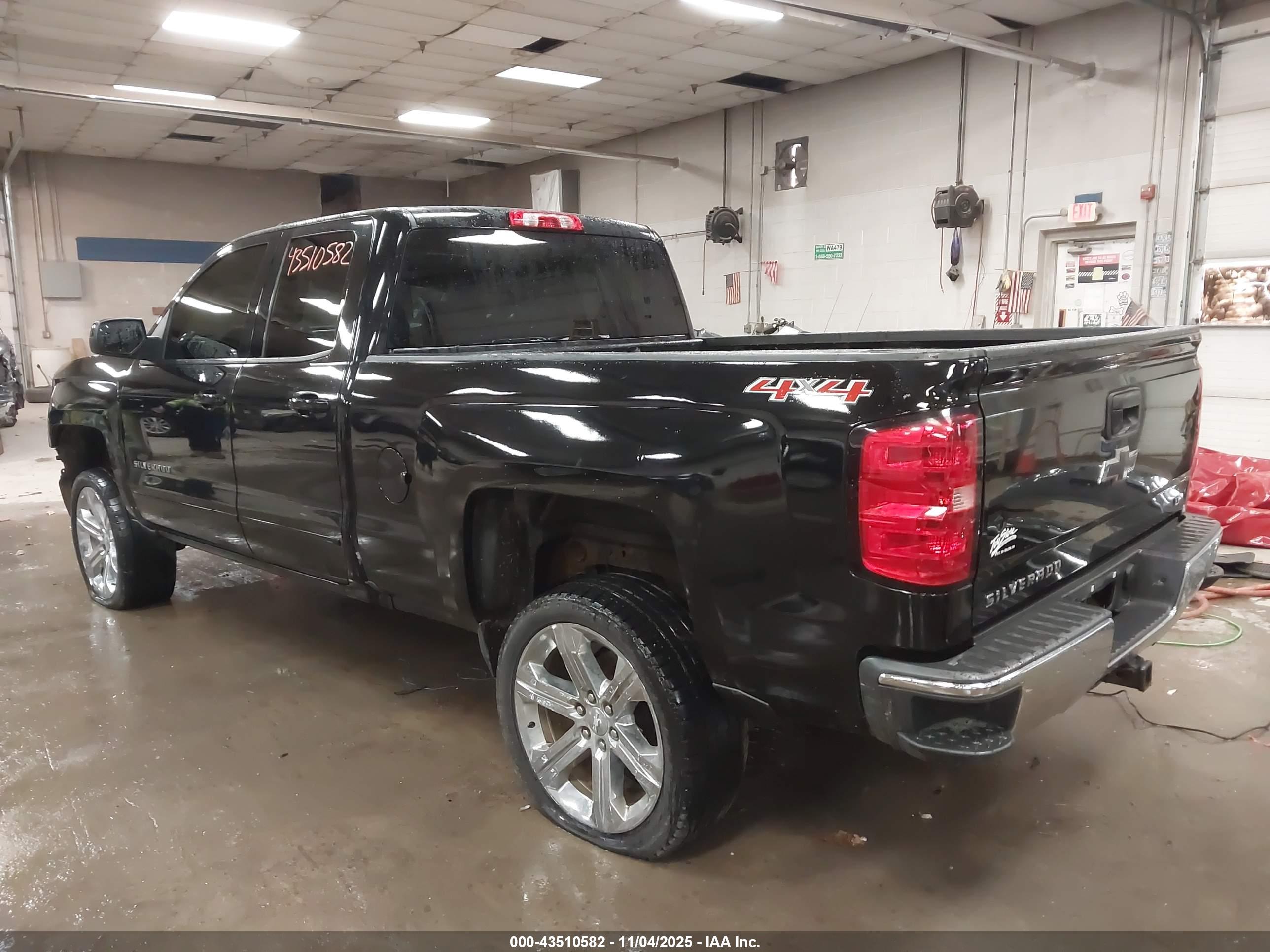CHEVROLET SILVERADO image 3
