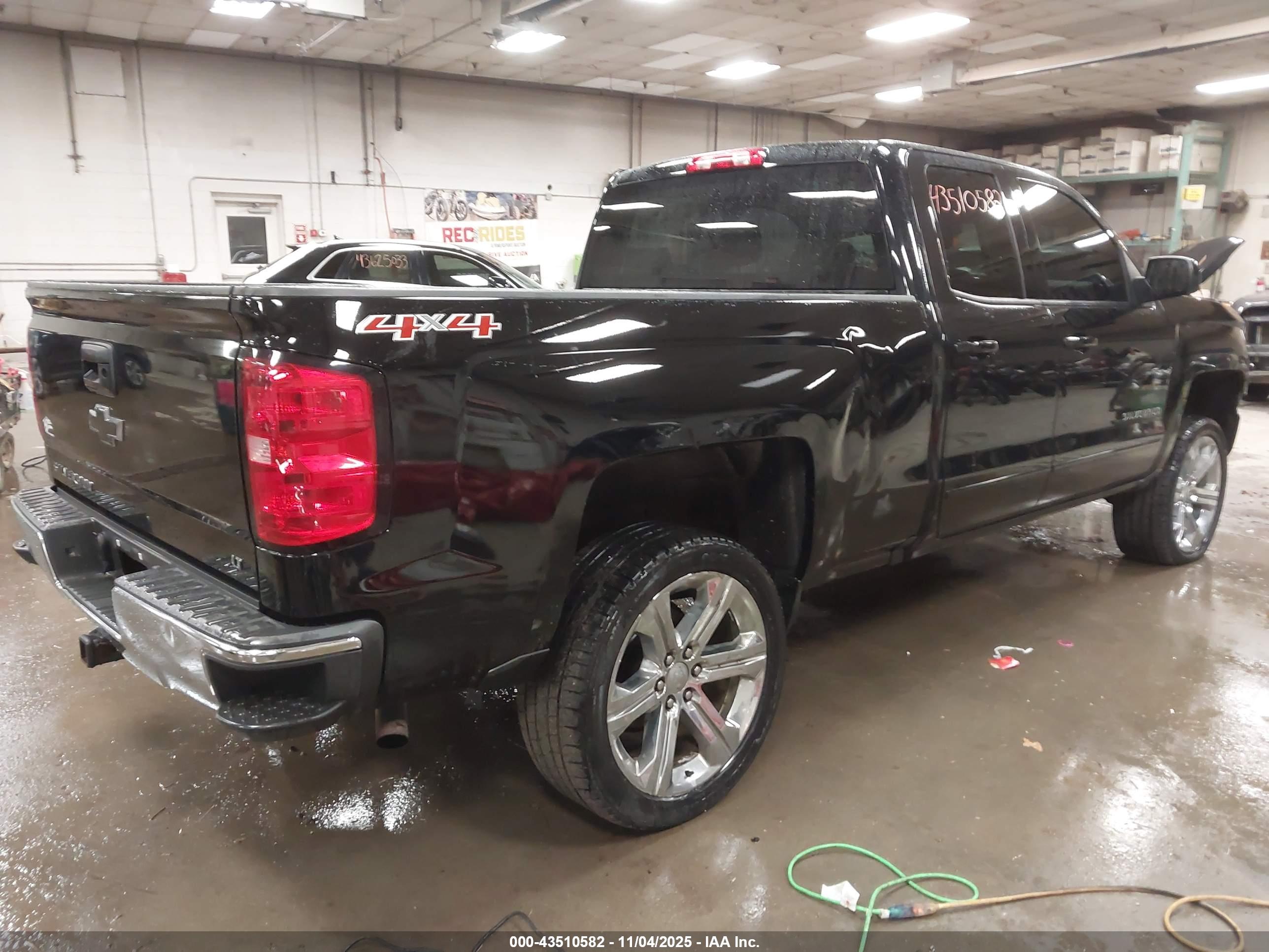 CHEVROLET SILVERADO image 4