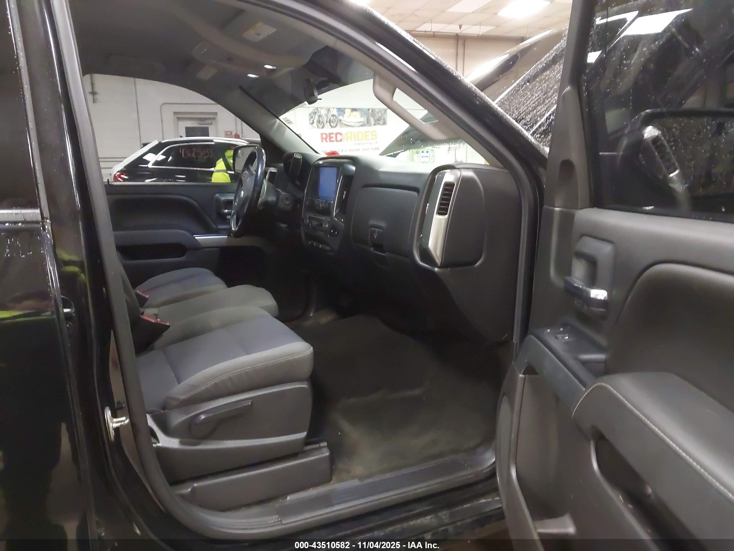 CHEVROLET SILVERADO image 5