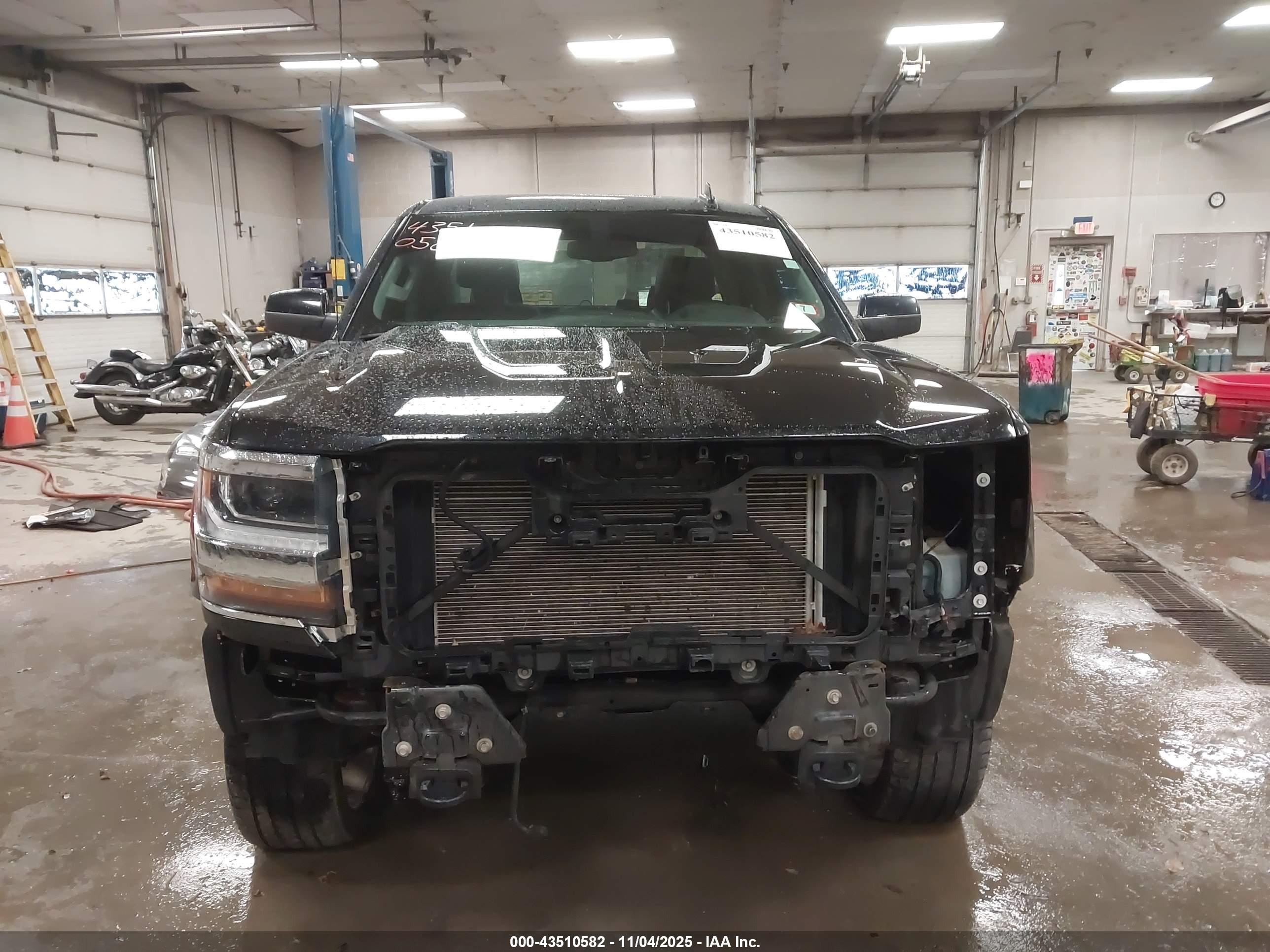 CHEVROLET SILVERADO image 6