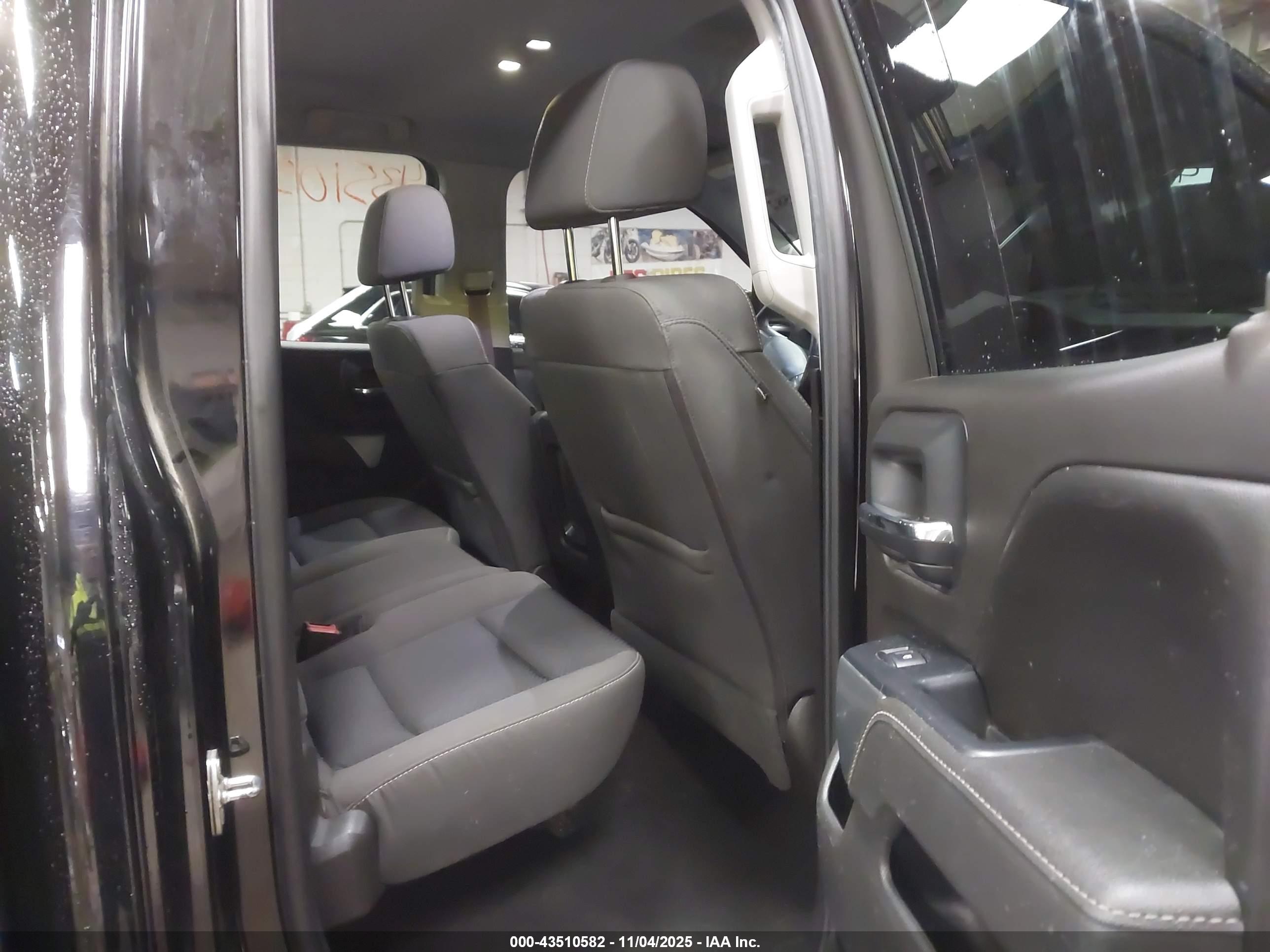 CHEVROLET SILVERADO image 8