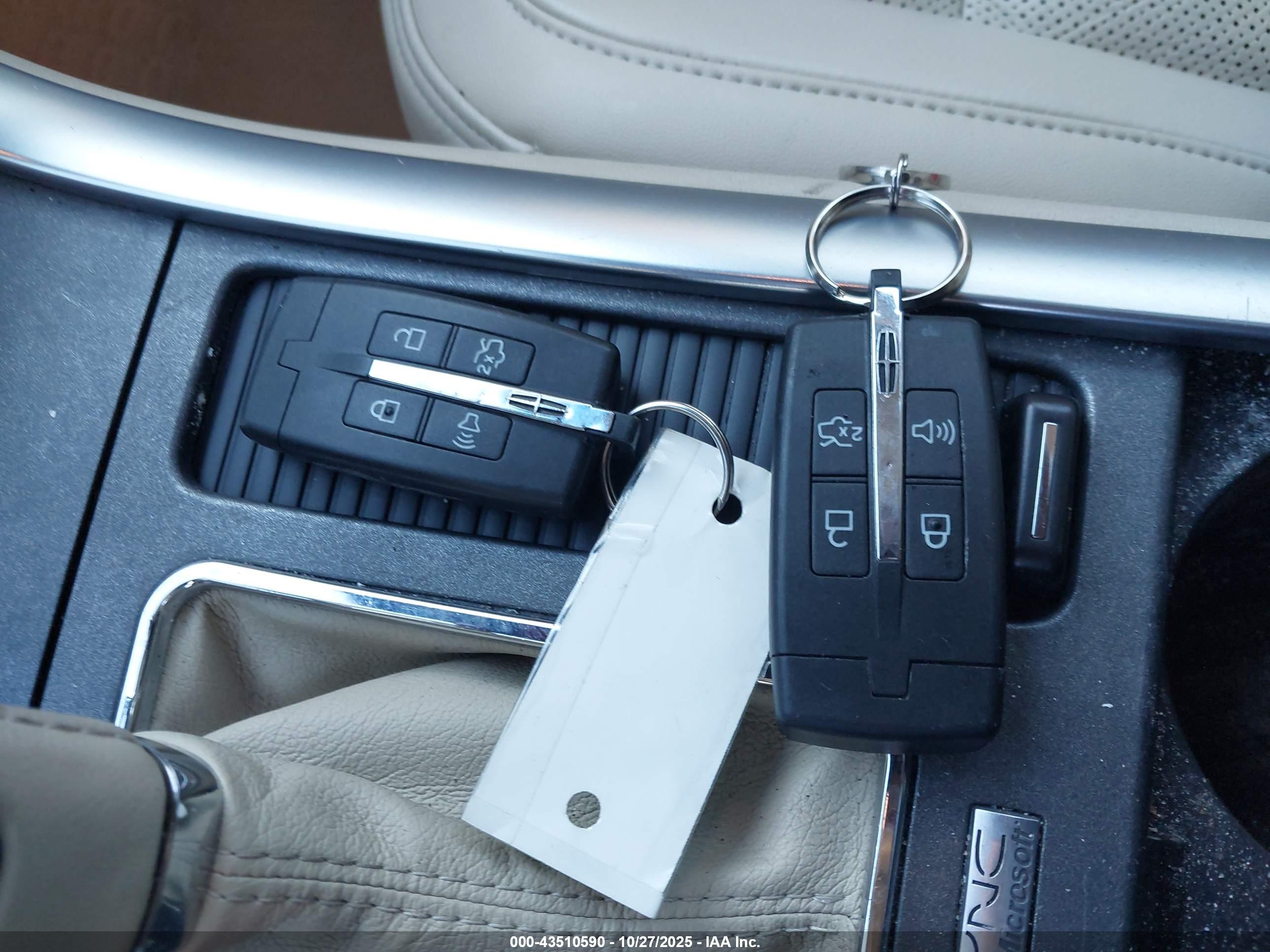 LINCOLN MKS image 11