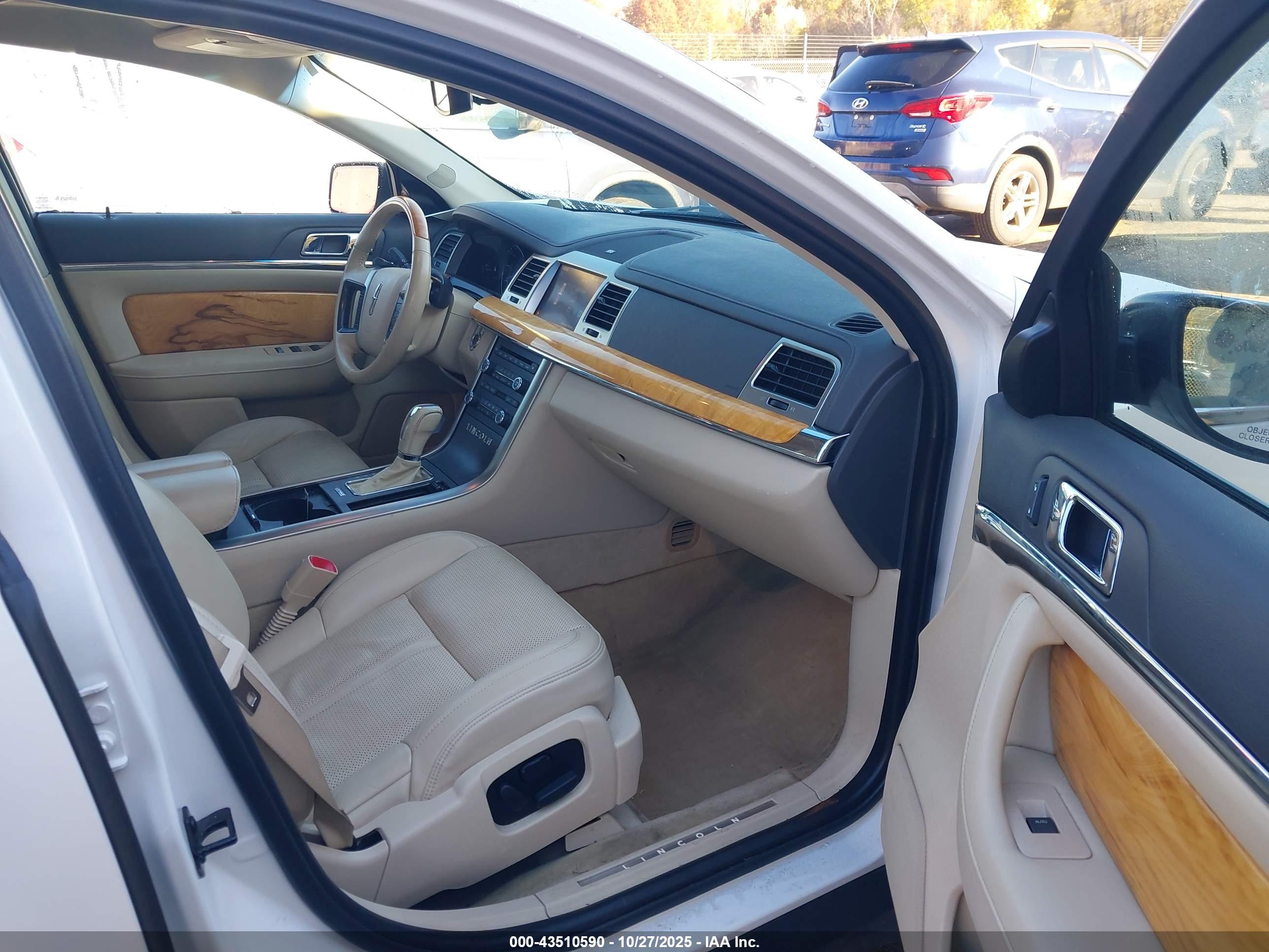 LINCOLN MKS image 5