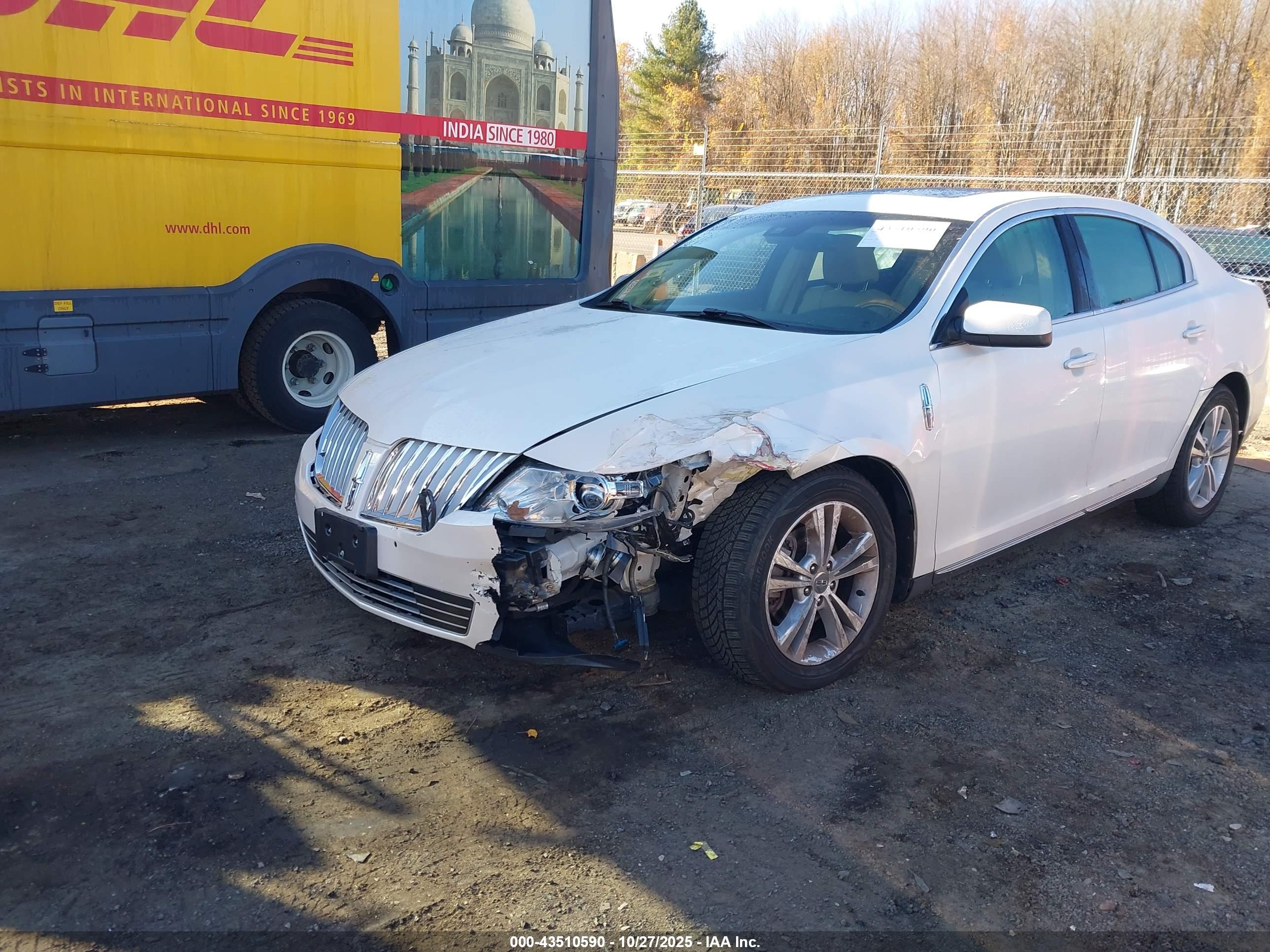 LINCOLN MKS image 6