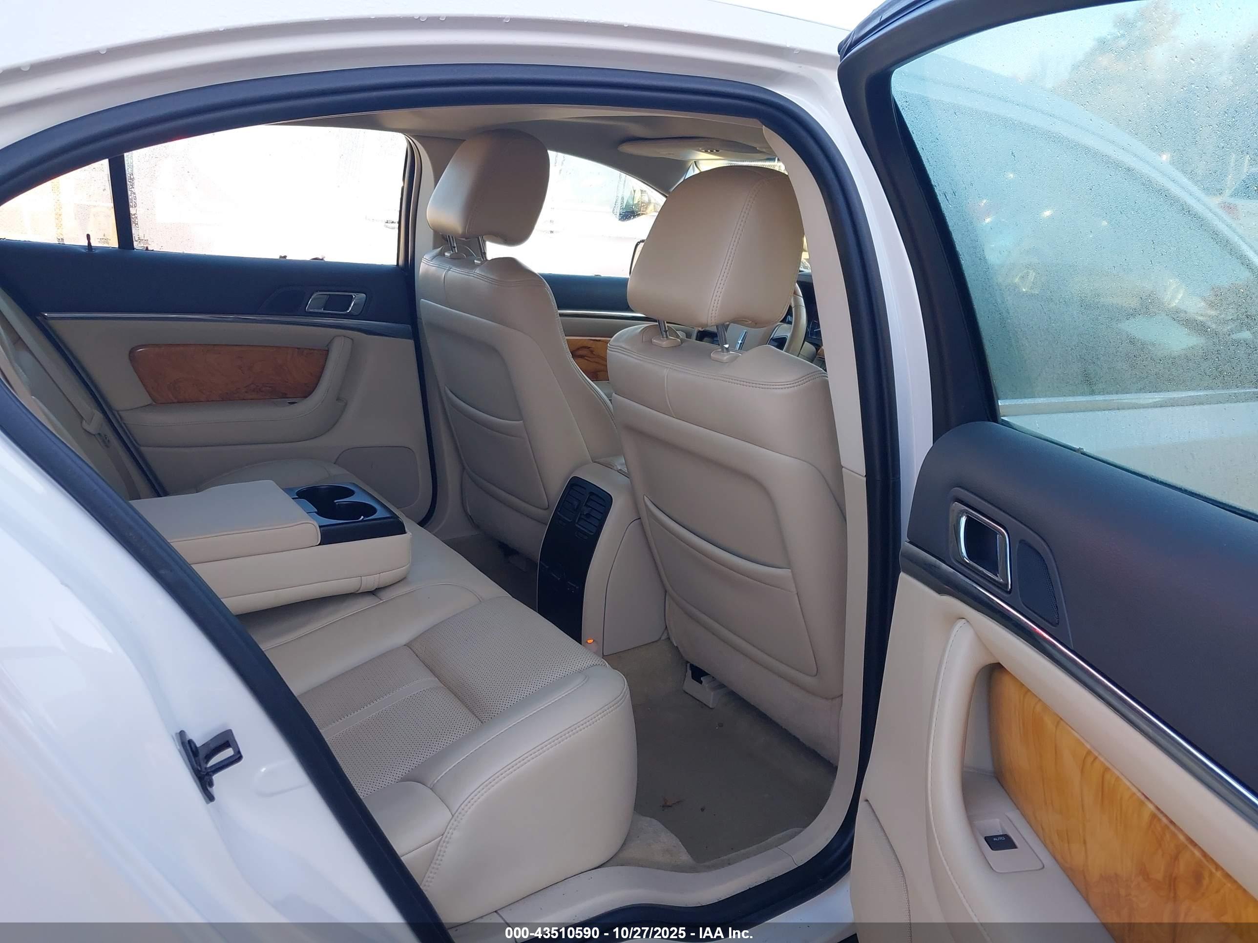 LINCOLN MKS image 8