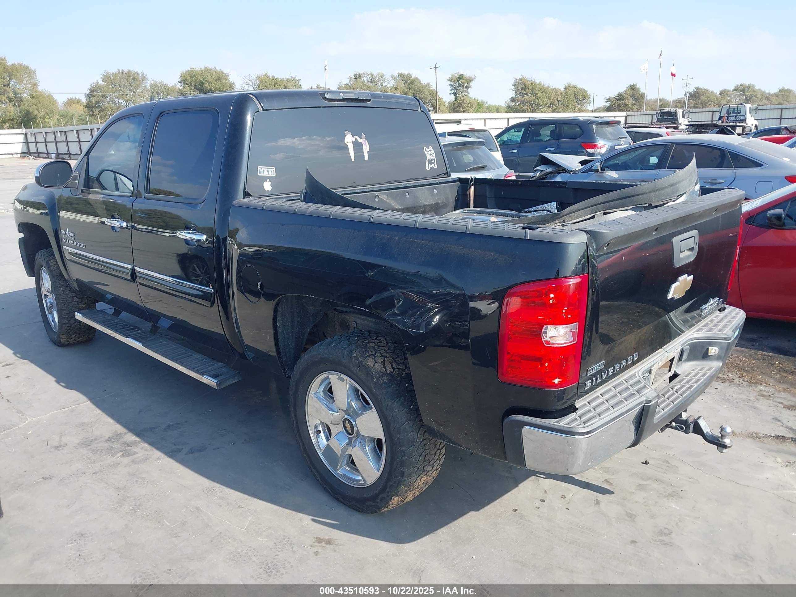 CHEVROLET SILVERADO image 3