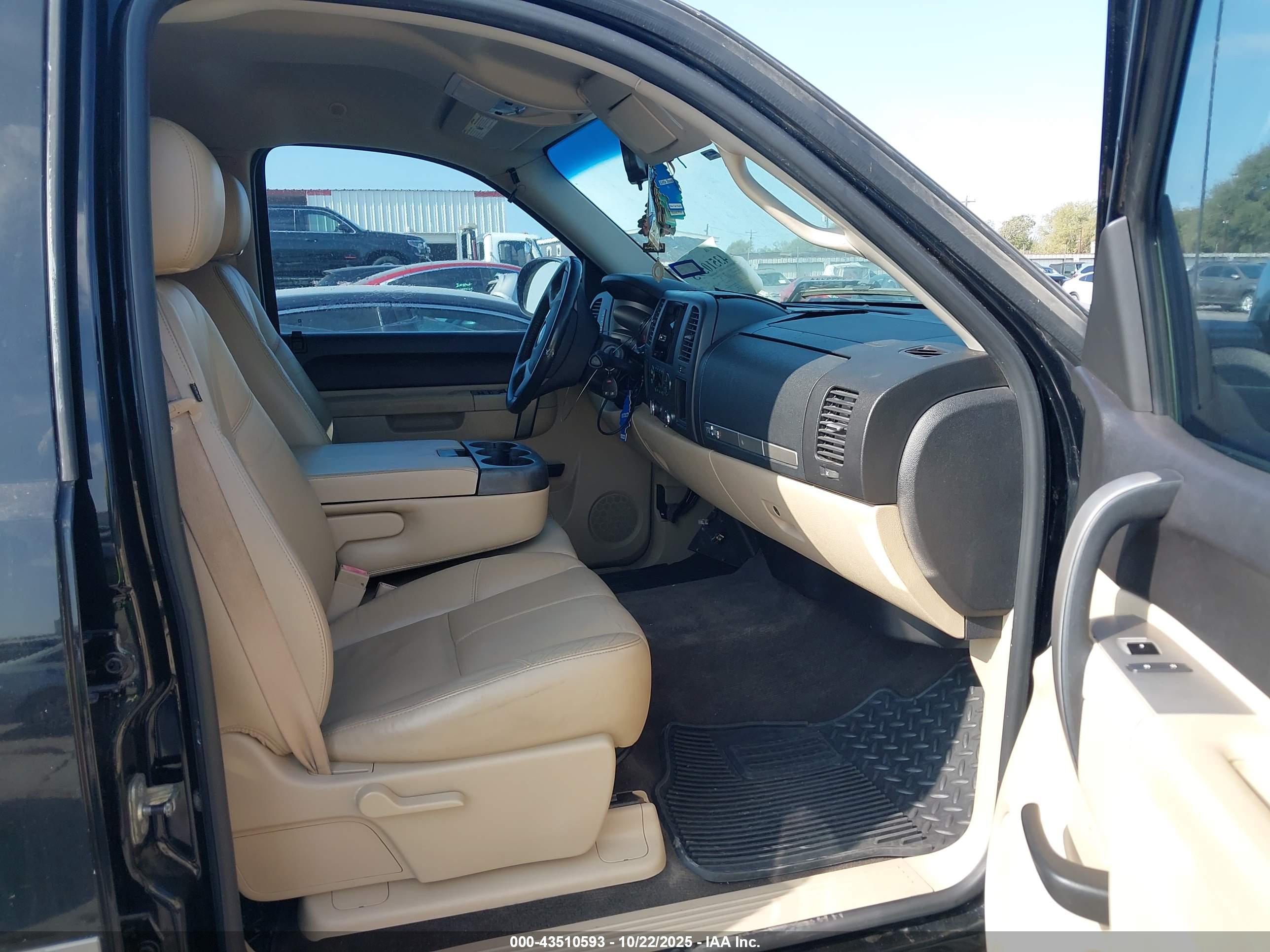 CHEVROLET SILVERADO image 5