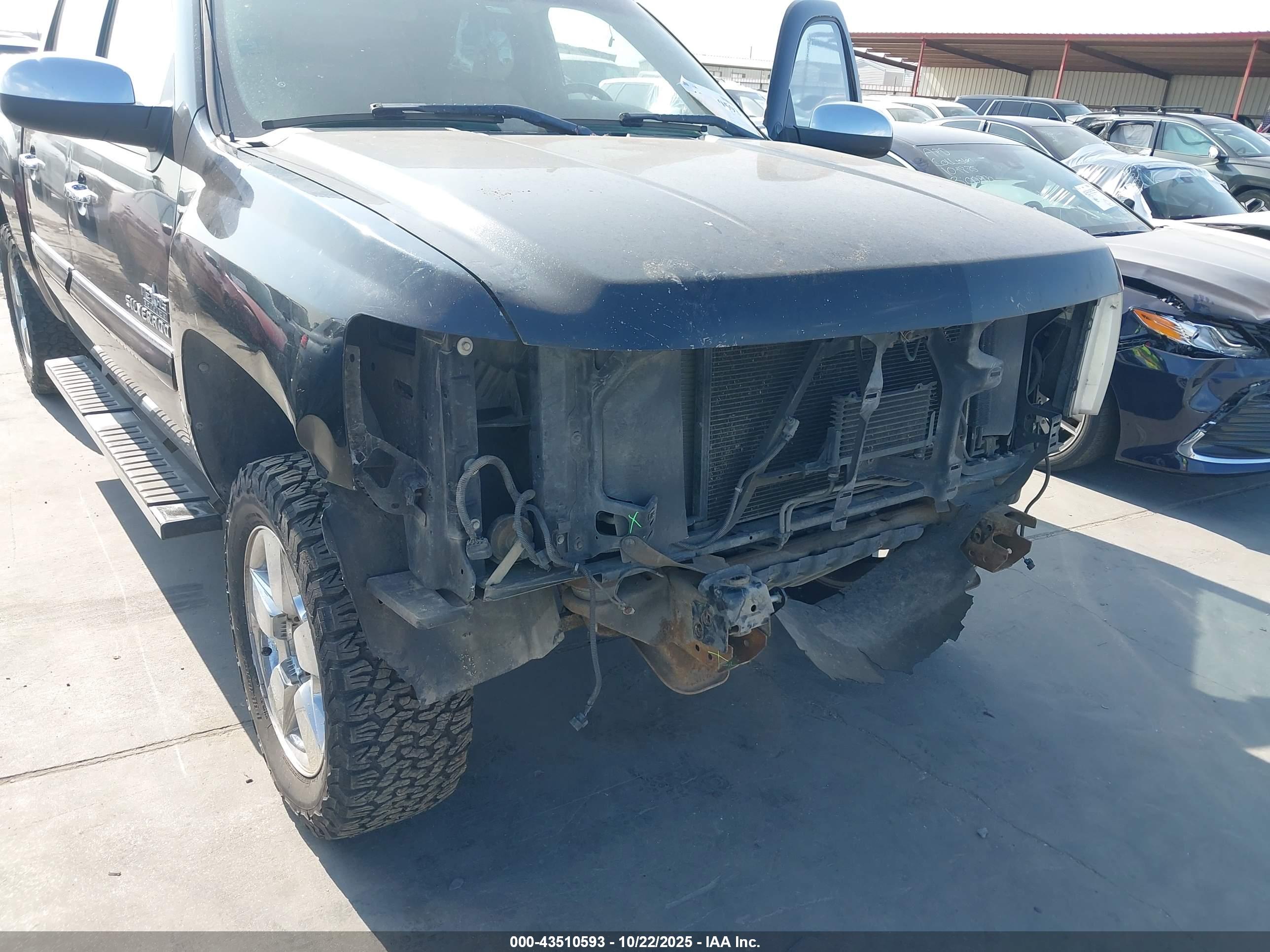 CHEVROLET SILVERADO image 6