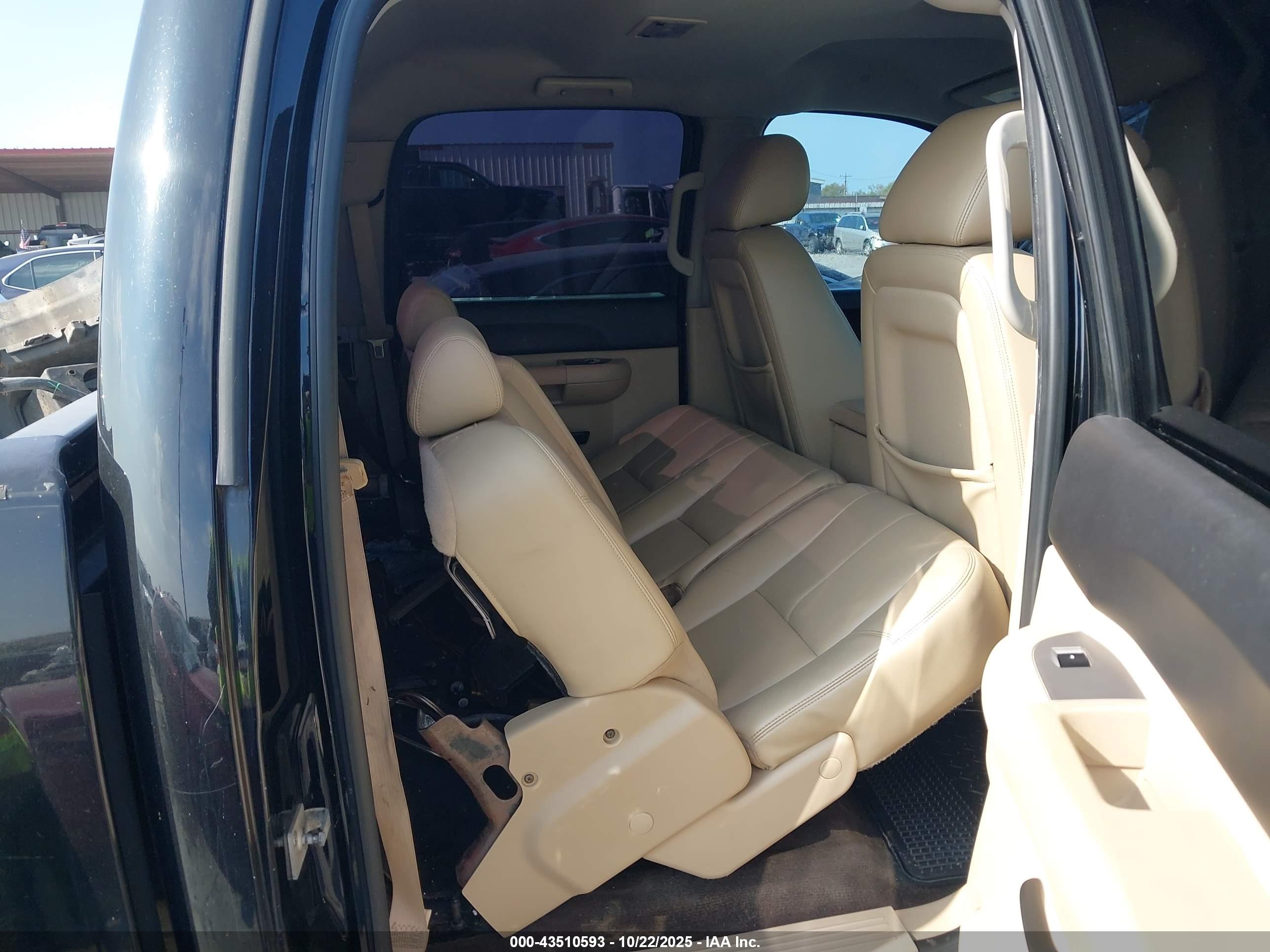 CHEVROLET SILVERADO image 8