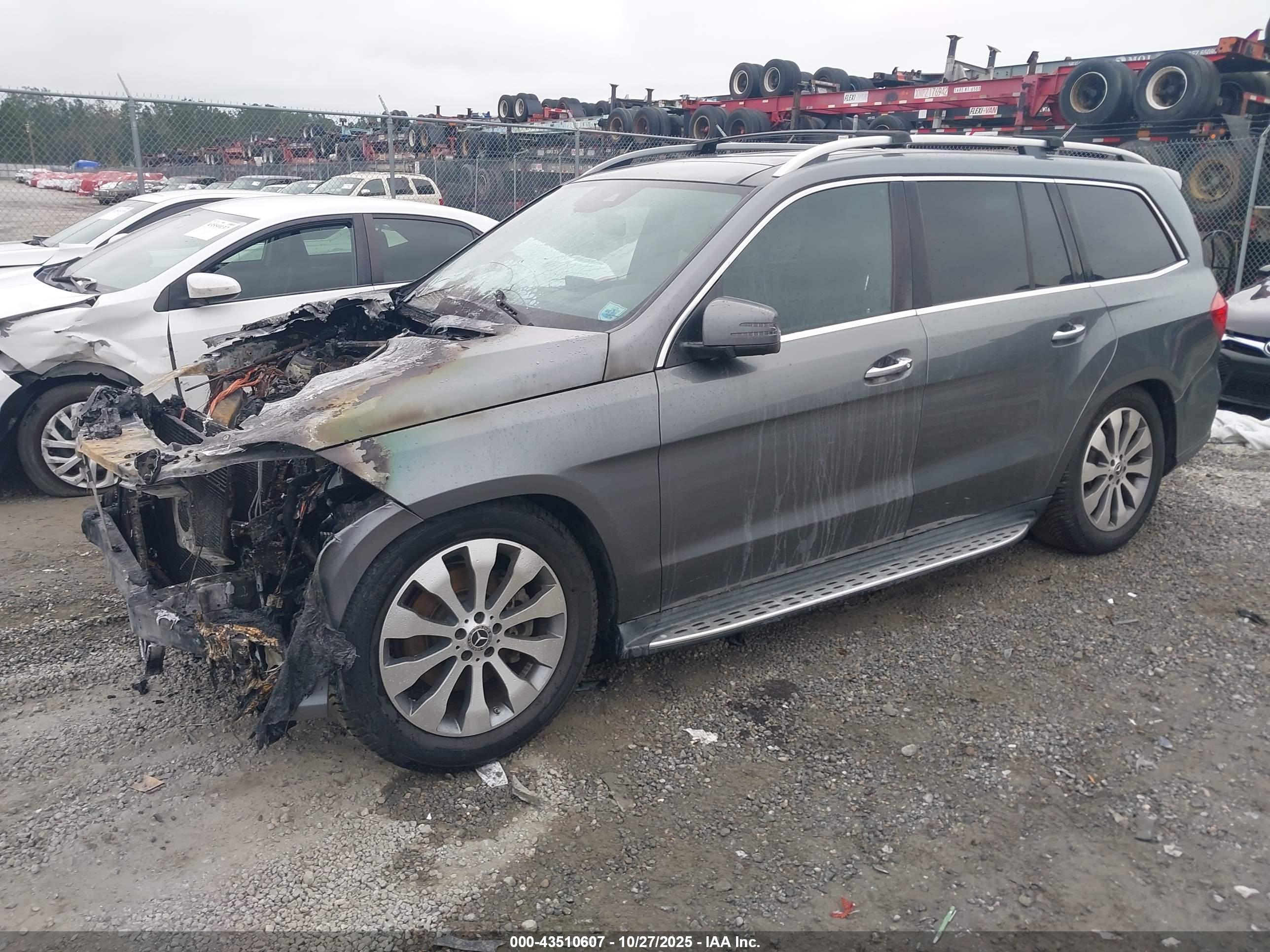 MERCEDES-BENZ GLS image 2