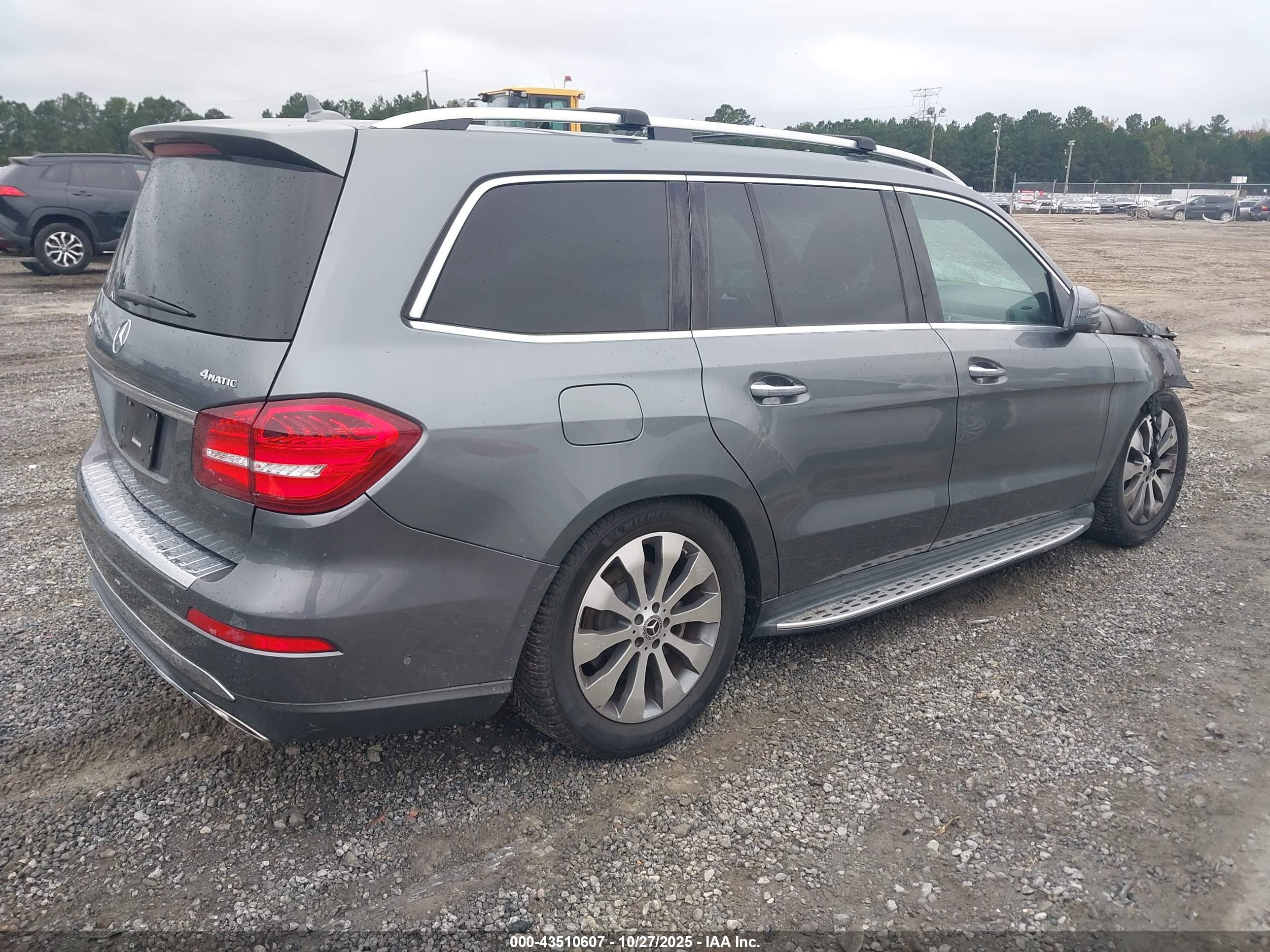 MERCEDES-BENZ GLS image 4