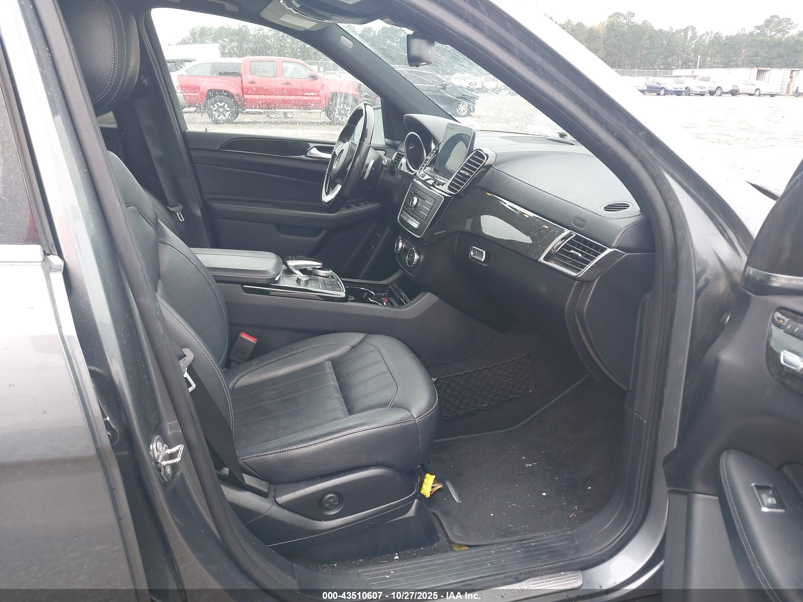 MERCEDES-BENZ GLS image 5
