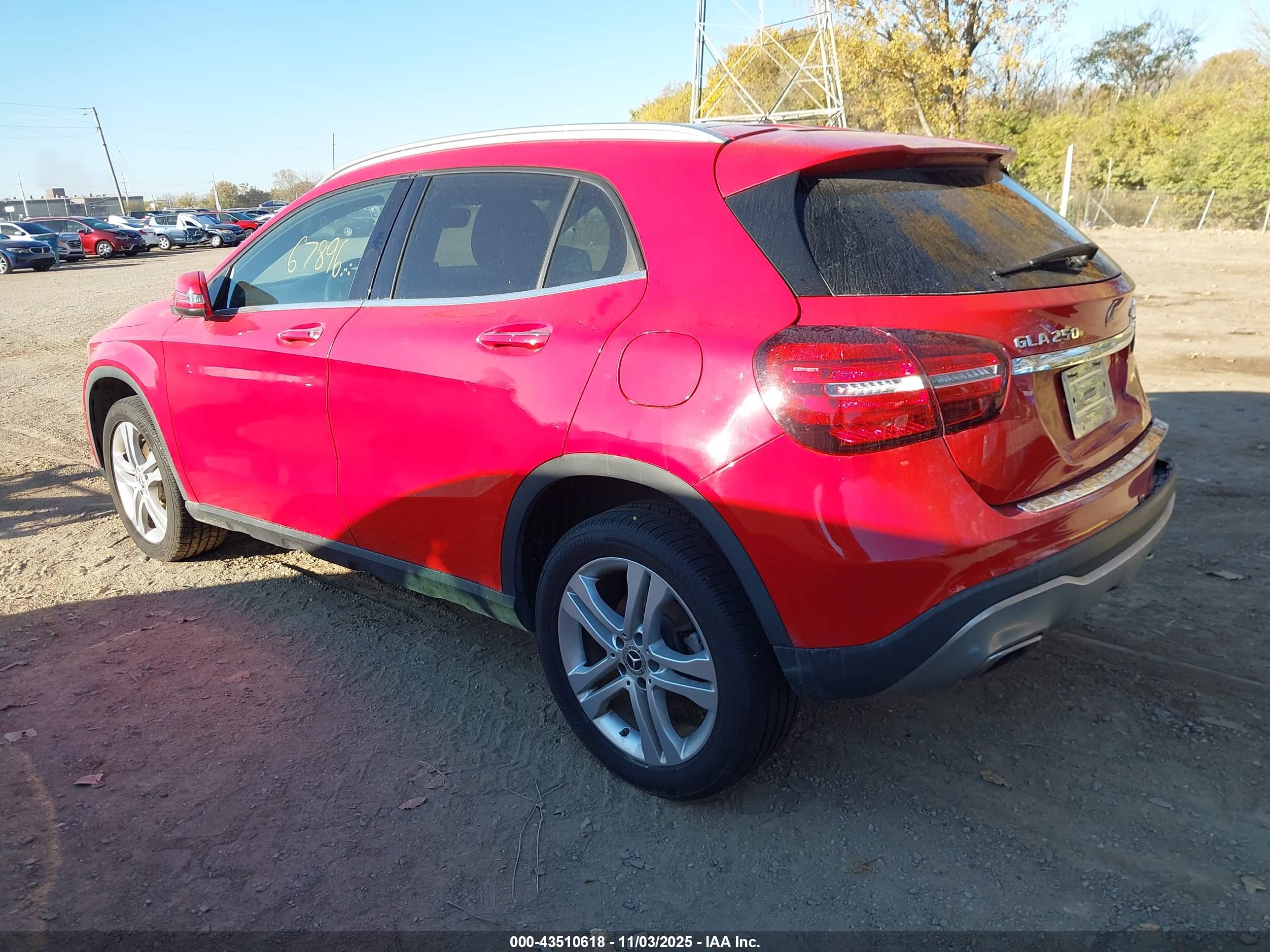 MERCEDES-BENZ GLA image 3