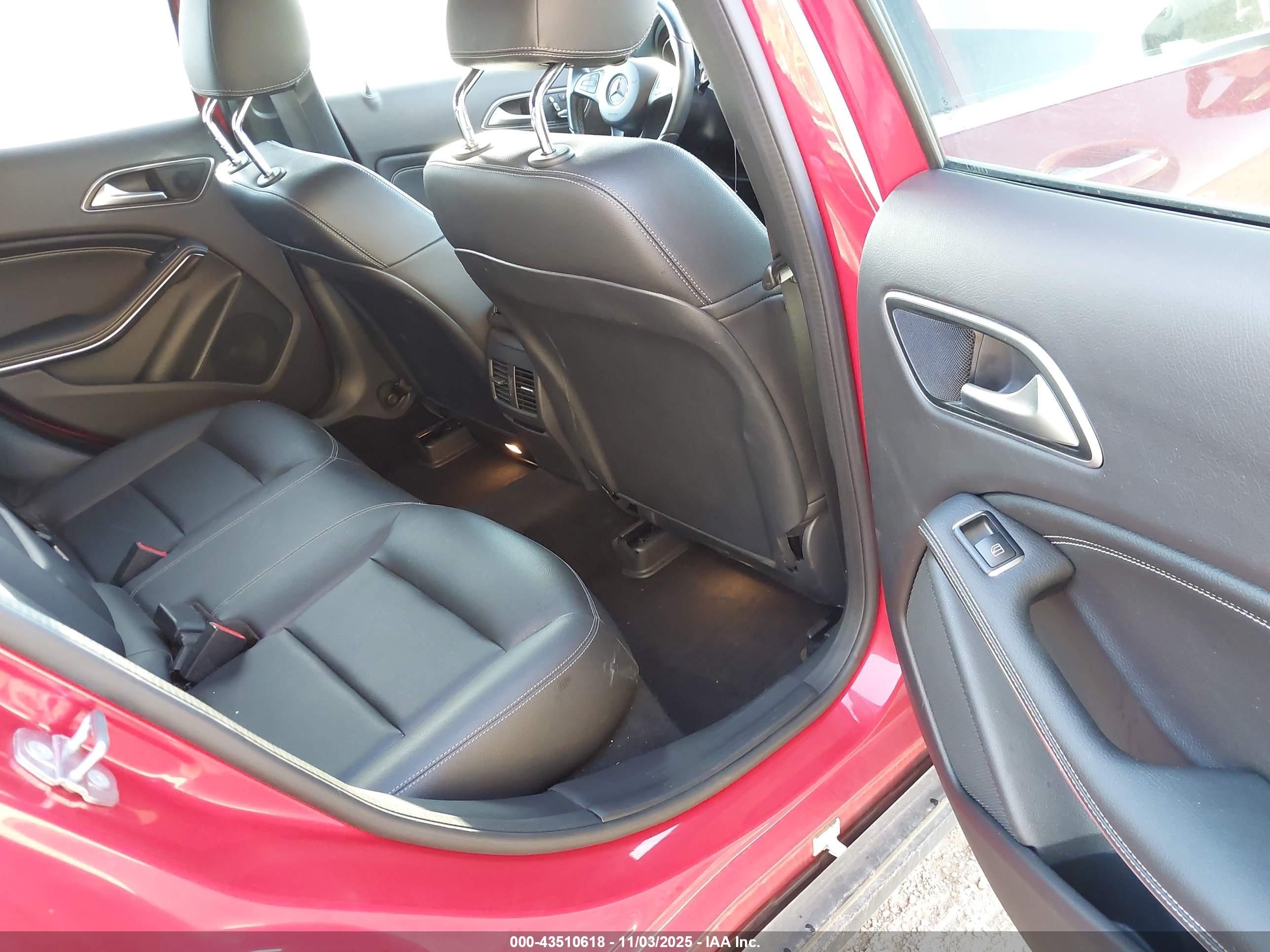MERCEDES-BENZ GLA image 8