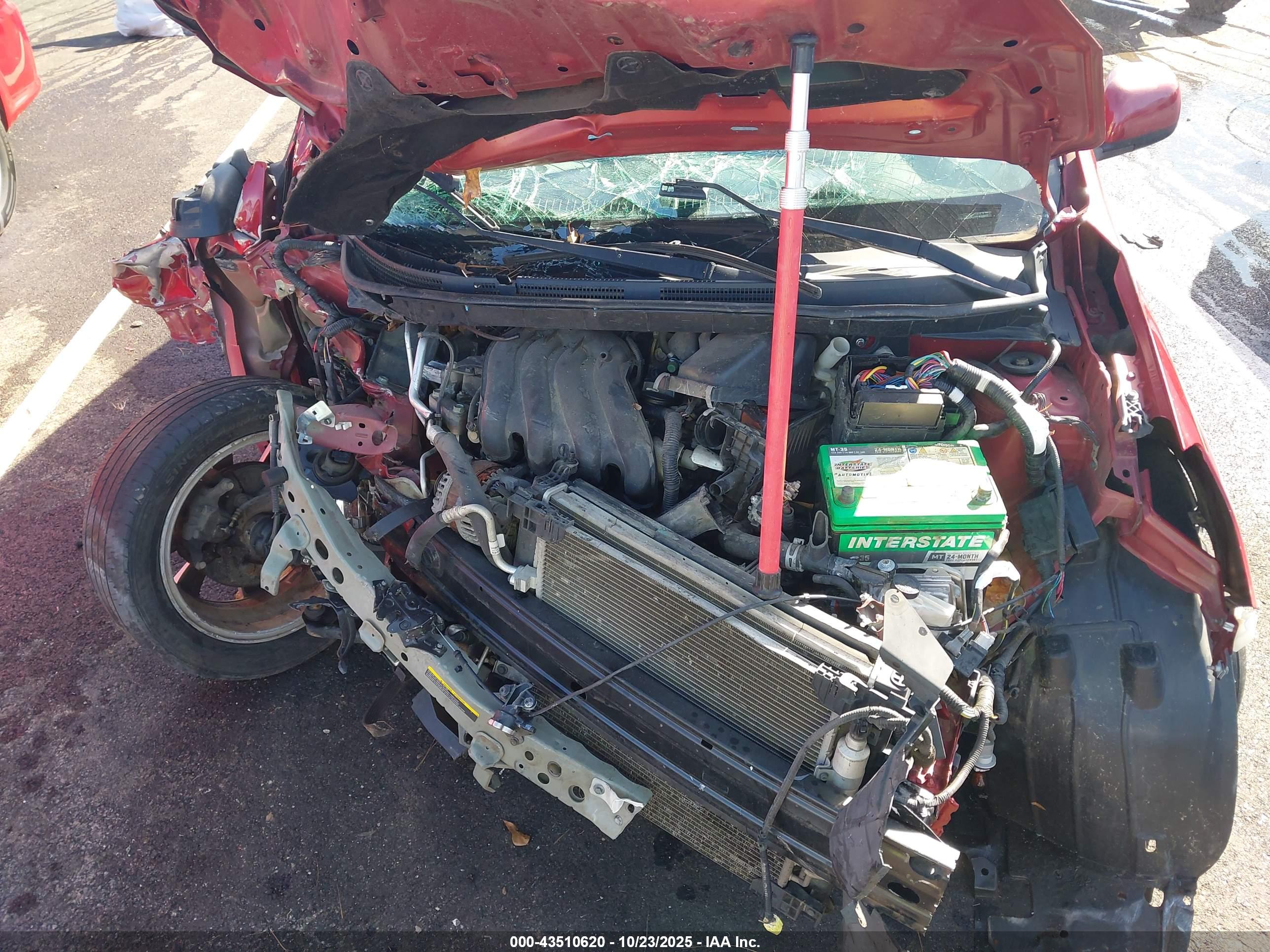 NISSAN VERSA image 10
