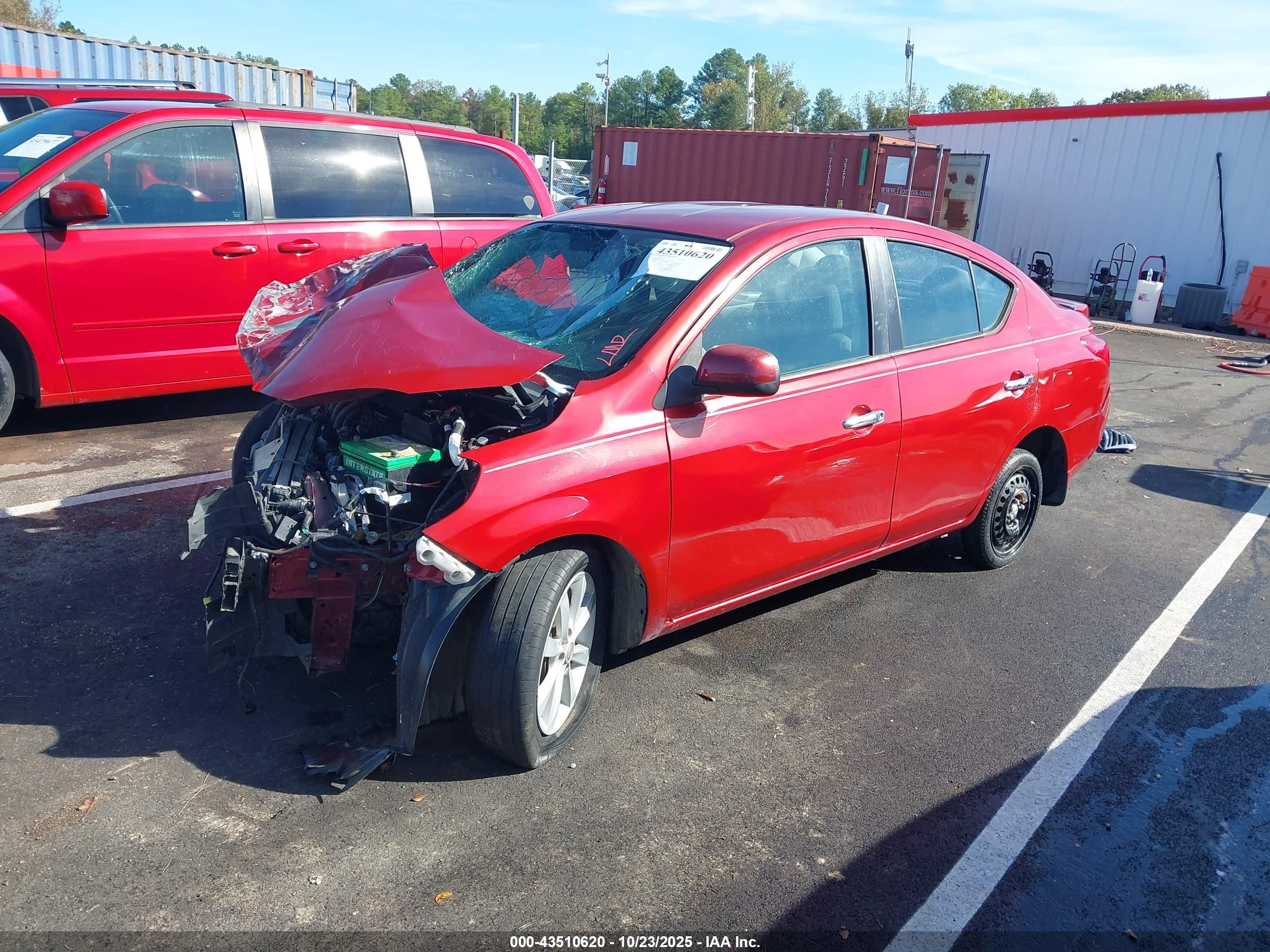 NISSAN VERSA image 2