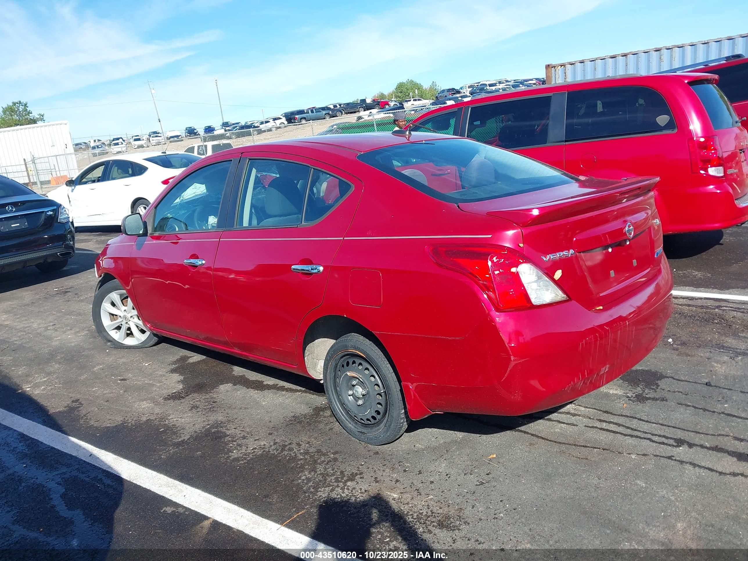 NISSAN VERSA image 3