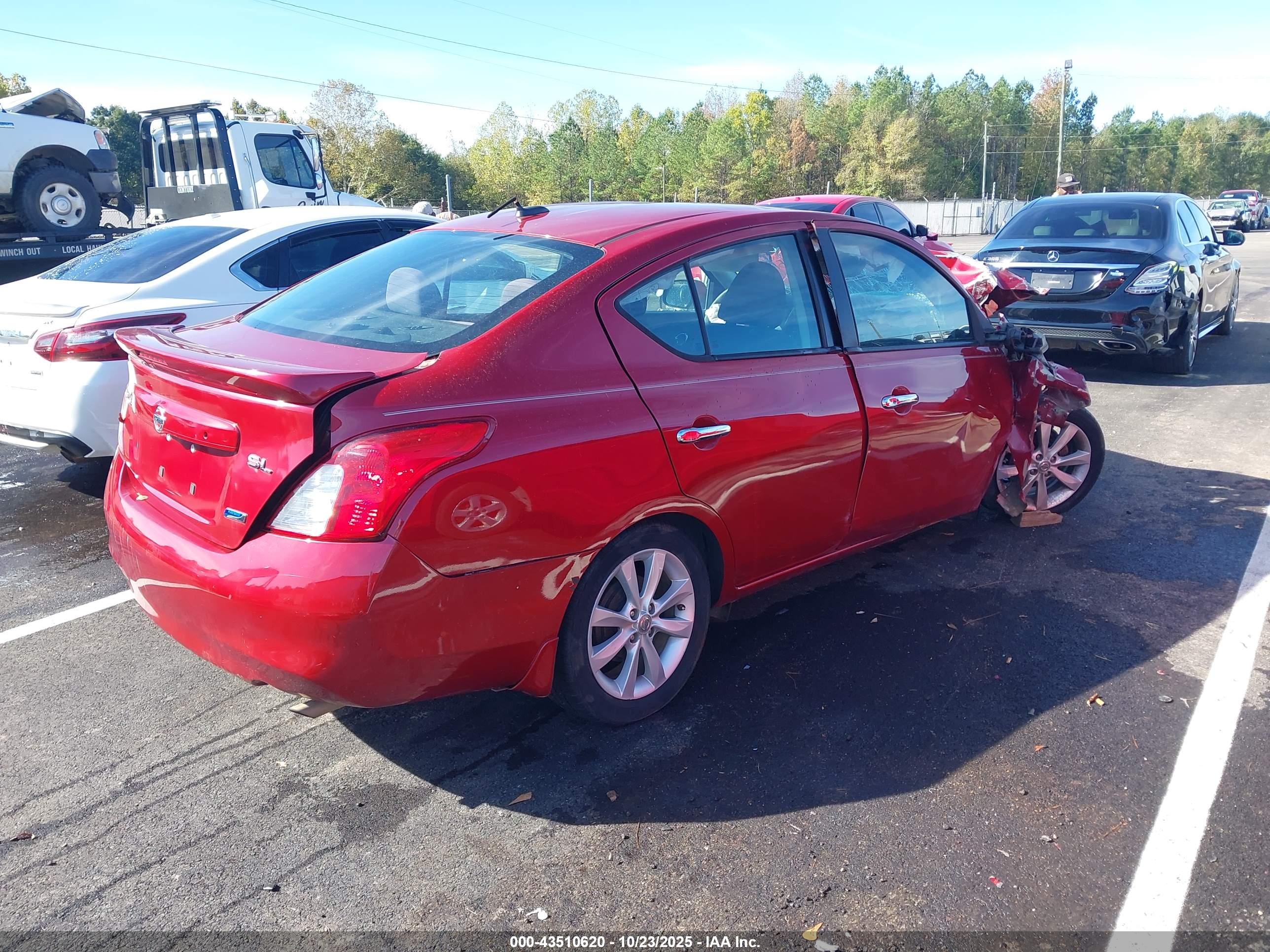 NISSAN VERSA image 4
