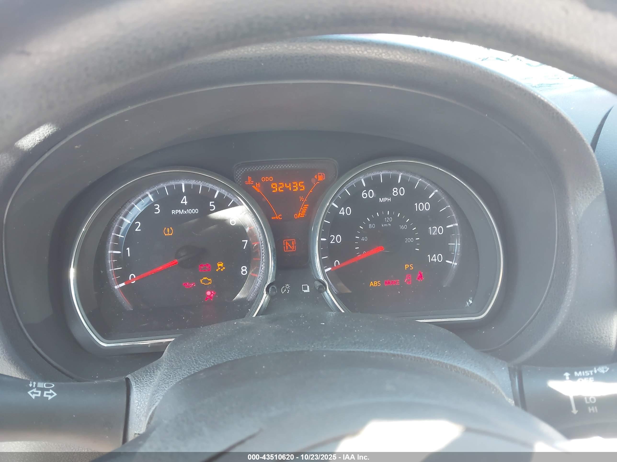 NISSAN VERSA image 7