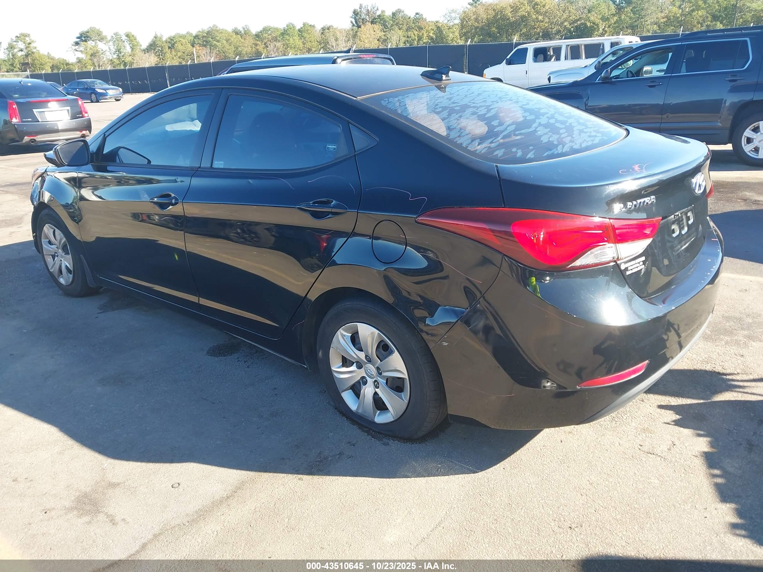 HYUNDAI ELANTRA image 3