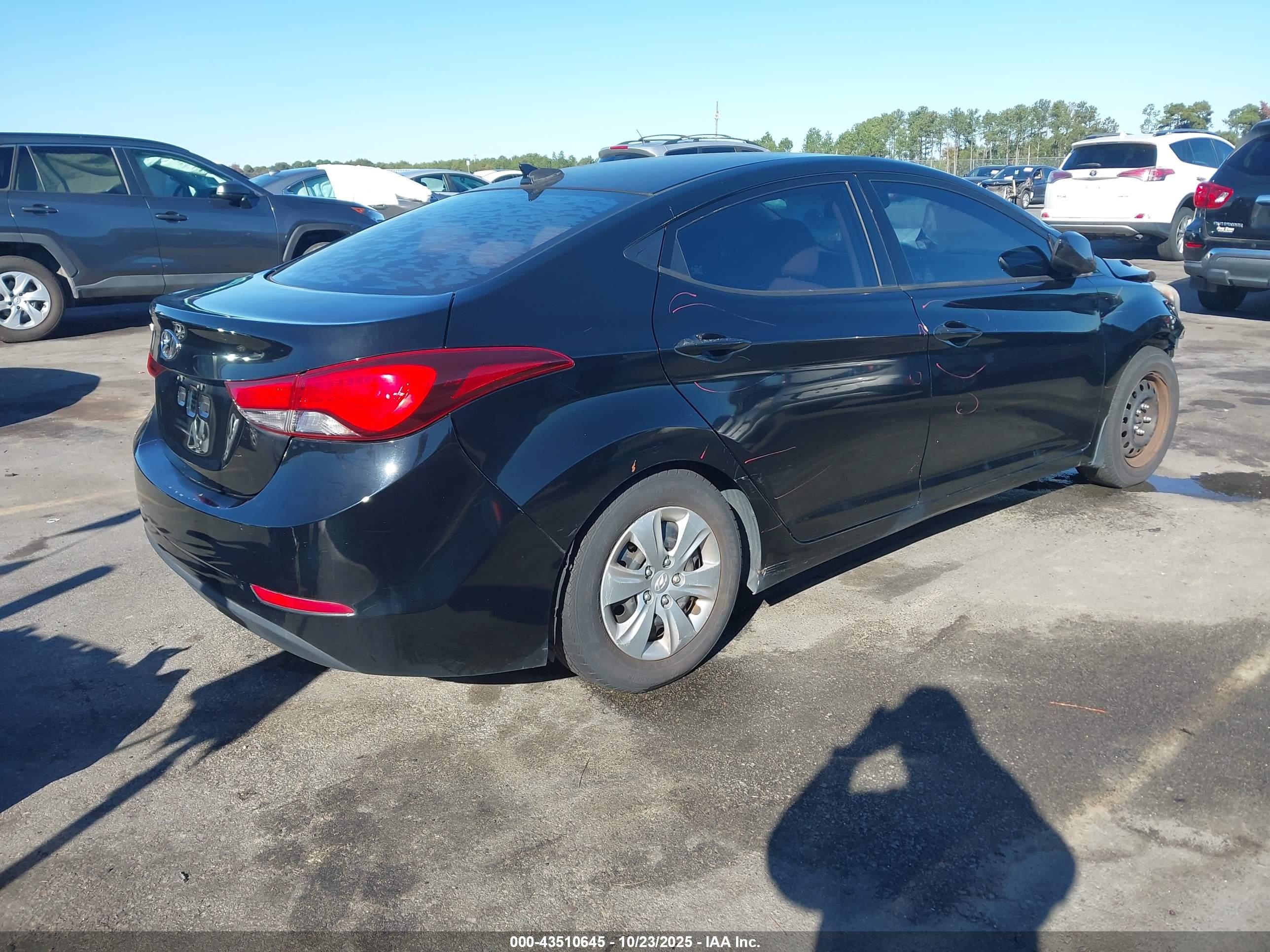 HYUNDAI ELANTRA image 4