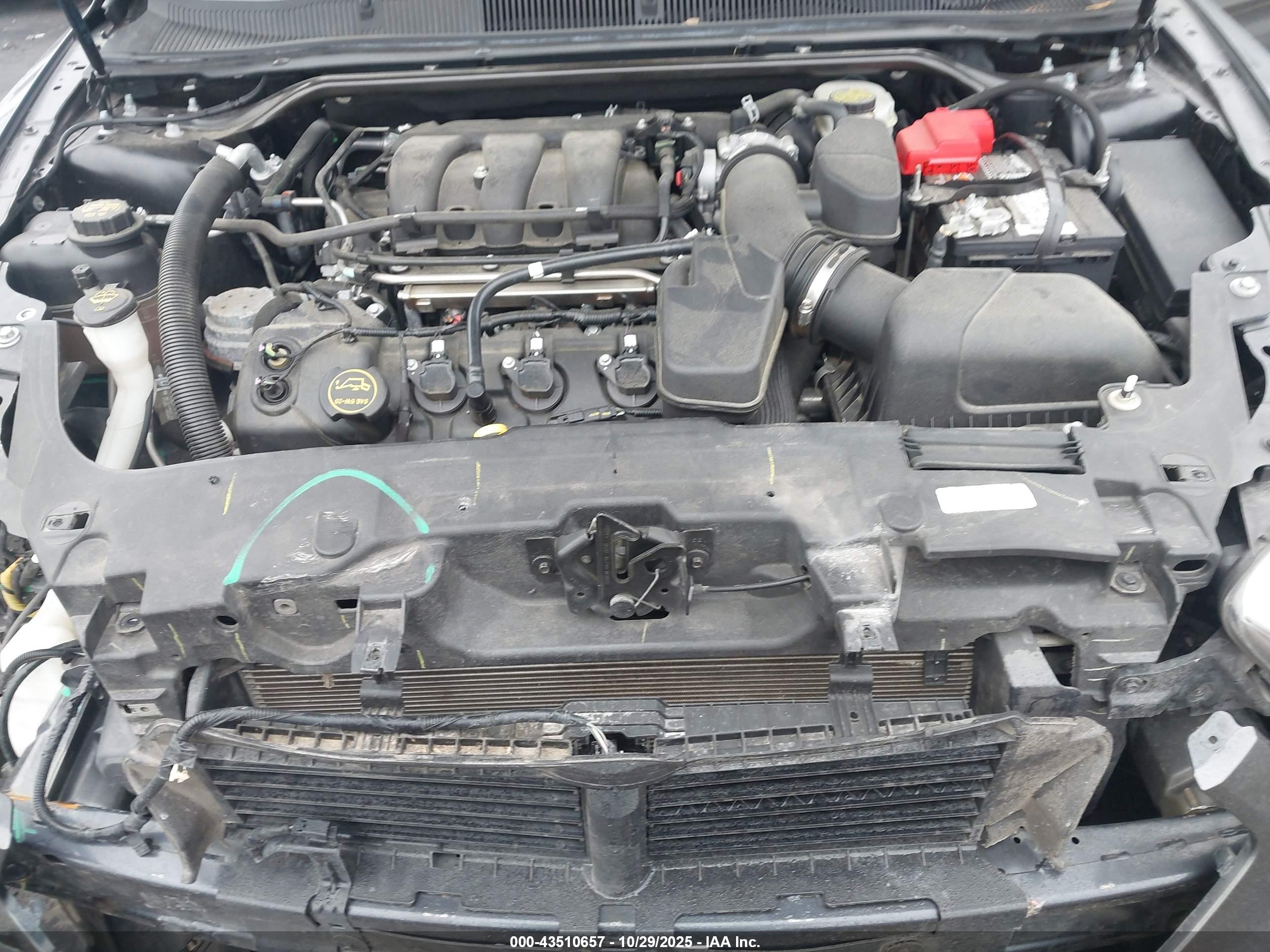 FORD TAURUS image 10