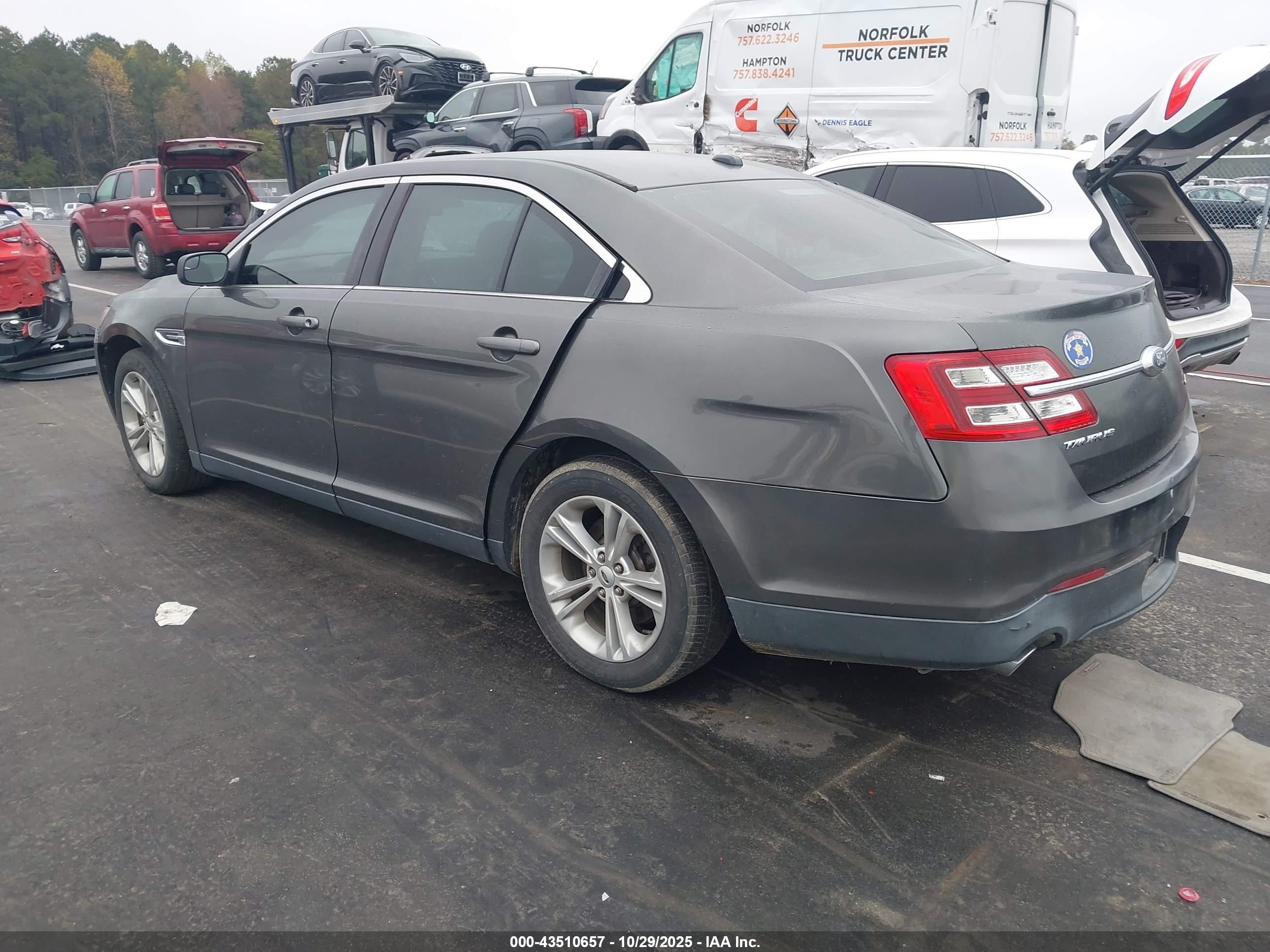FORD TAURUS image 3