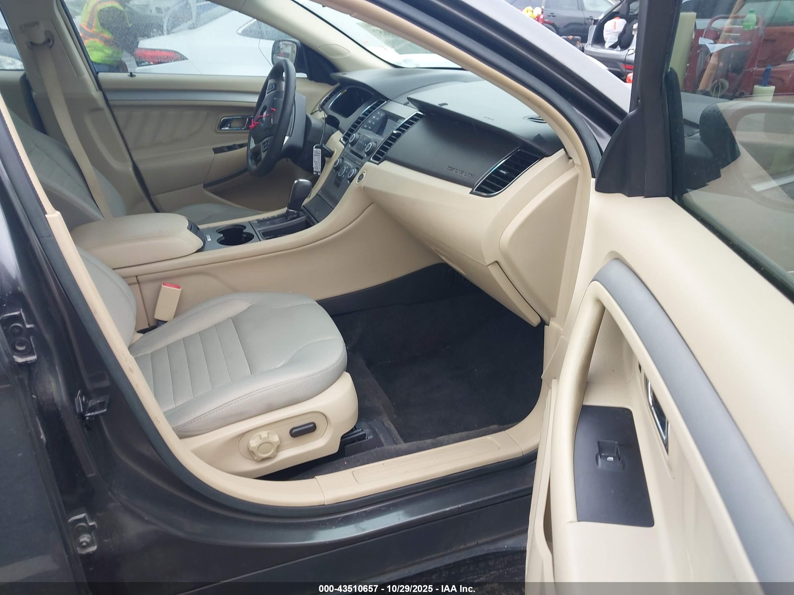 FORD TAURUS image 5