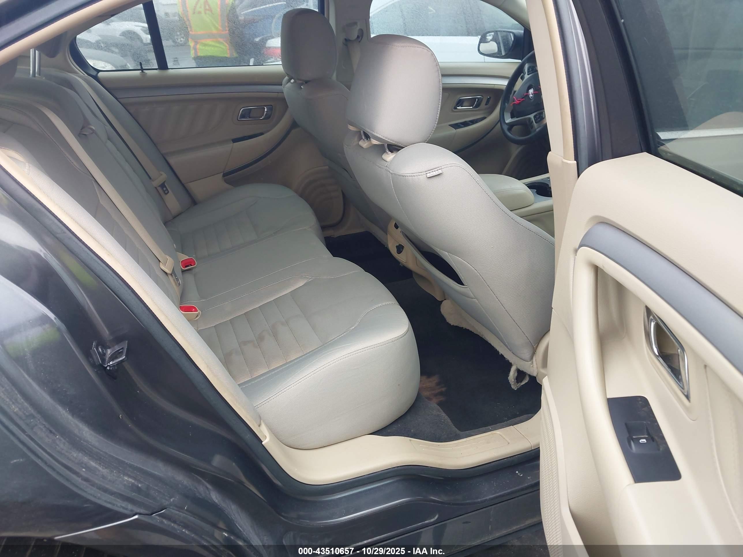 FORD TAURUS image 8