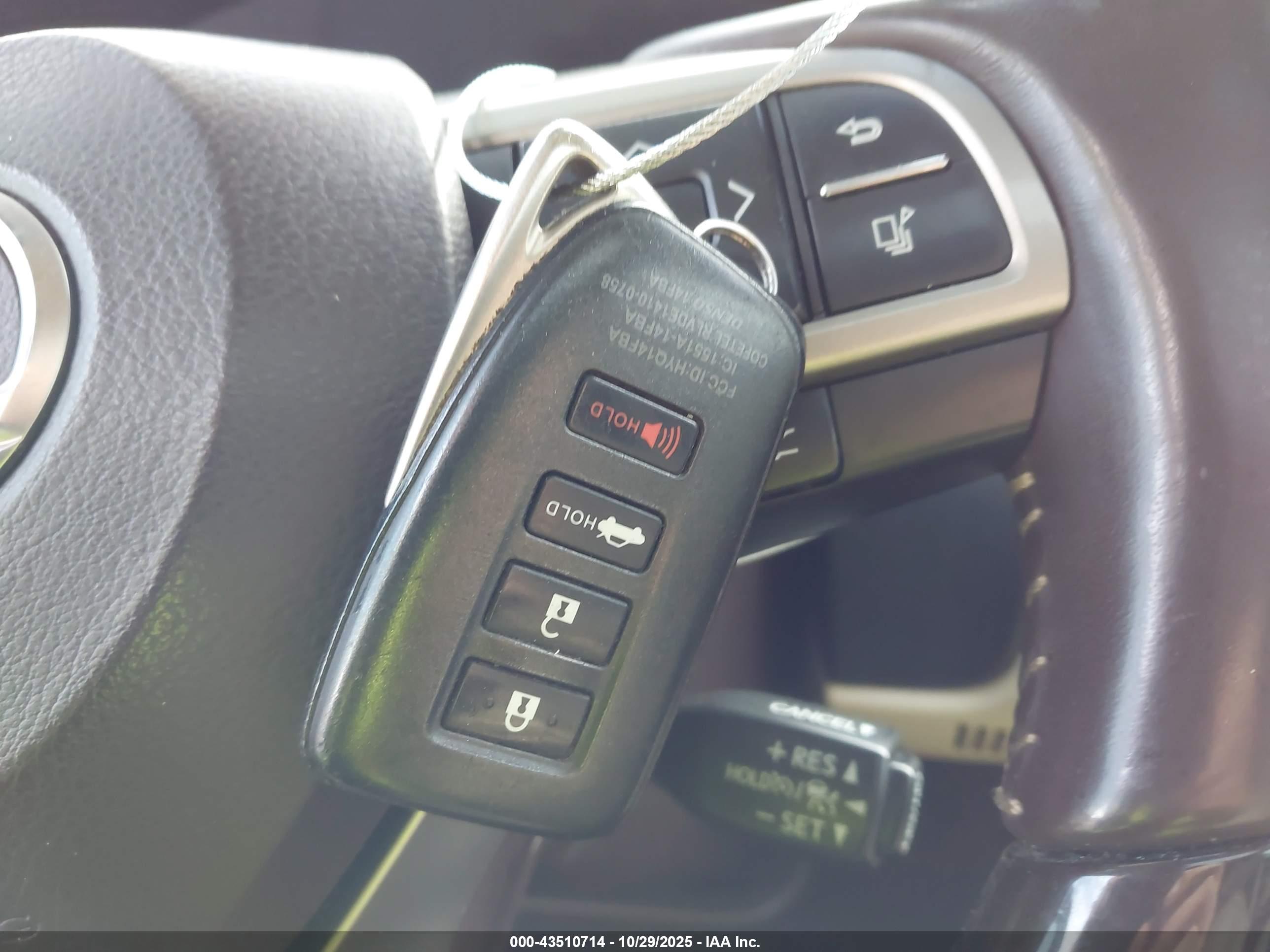 LEXUS ES image 11