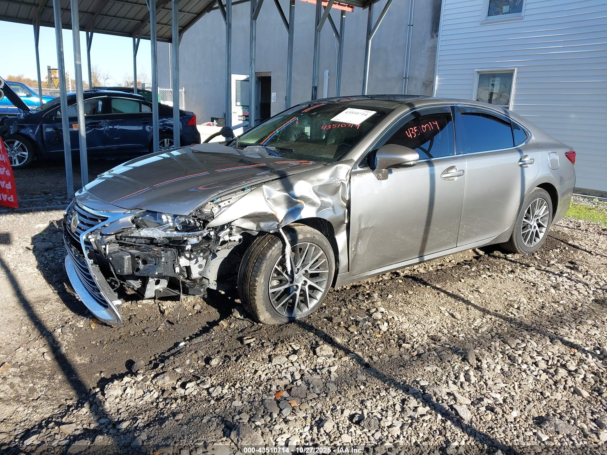 LEXUS ES image 2