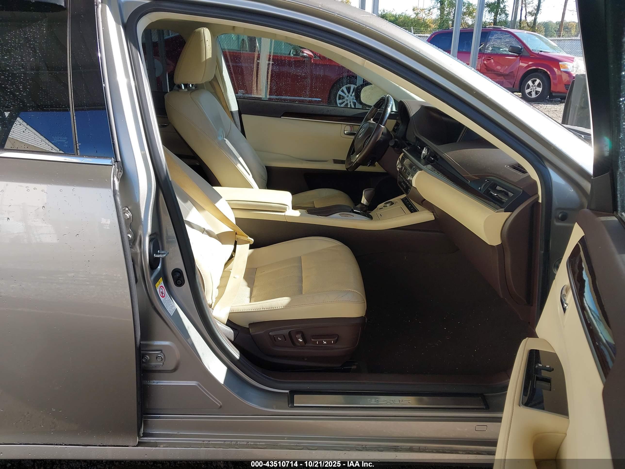 LEXUS ES image 5