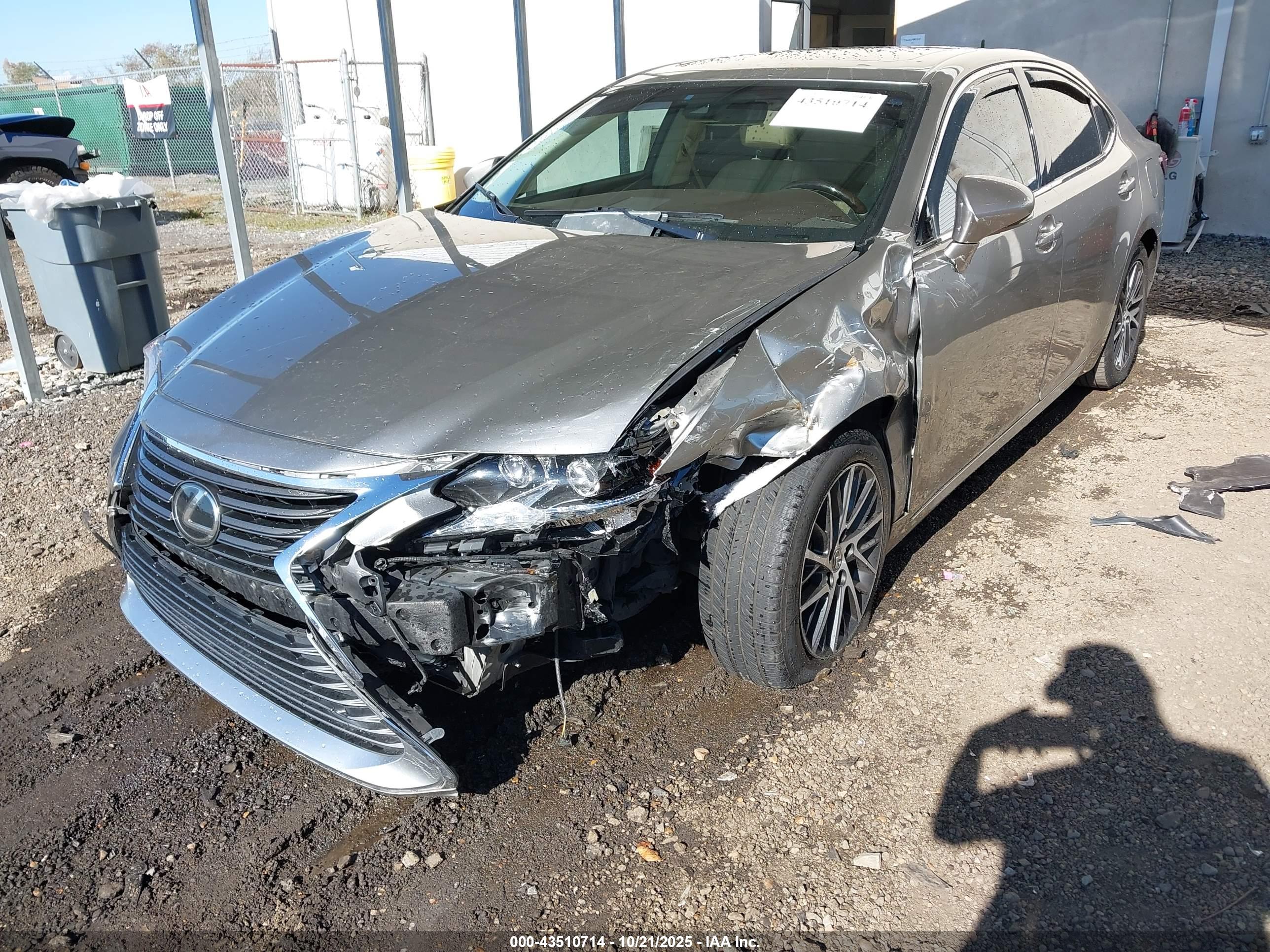 LEXUS ES image 6