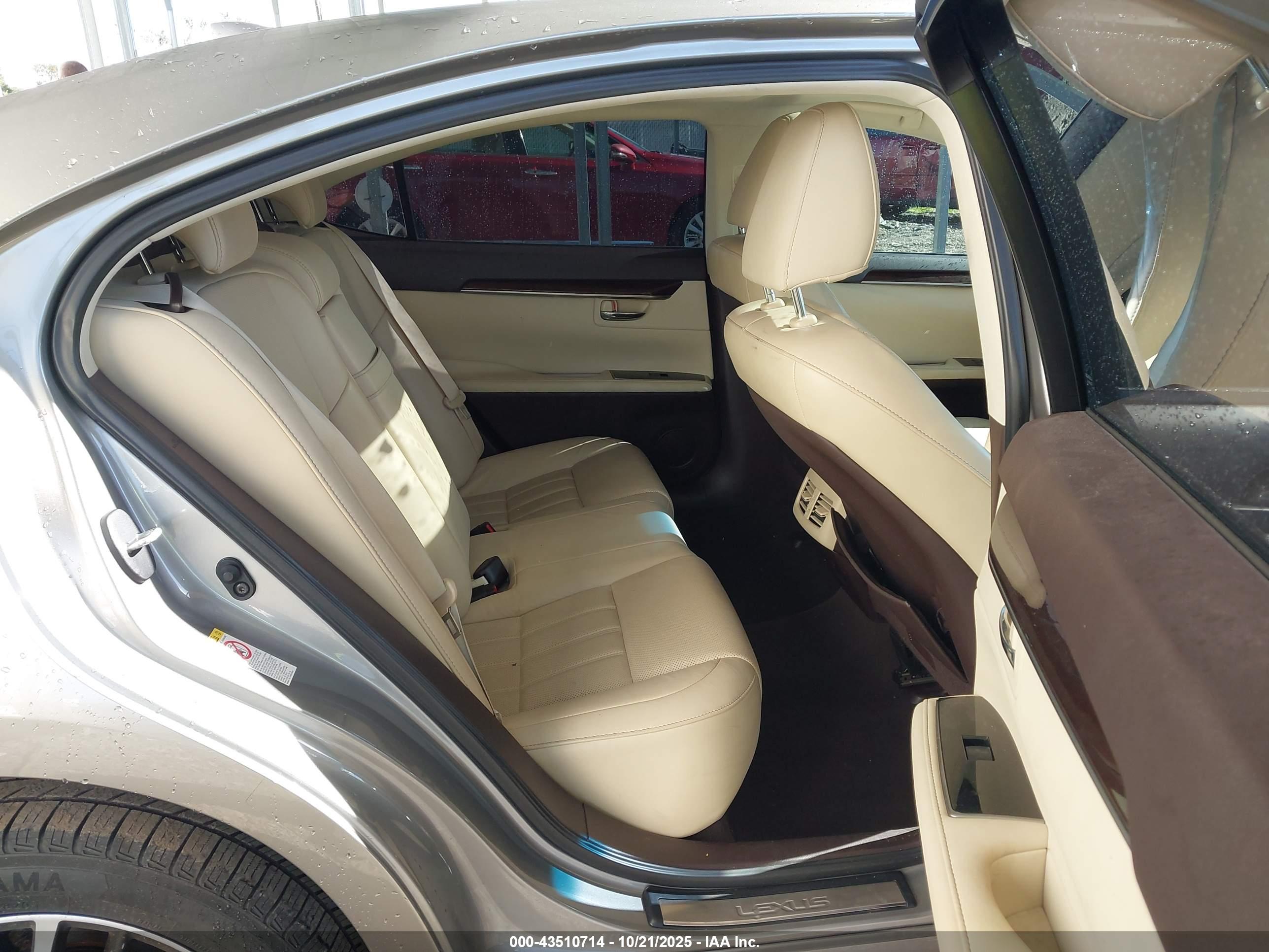 LEXUS ES image 8