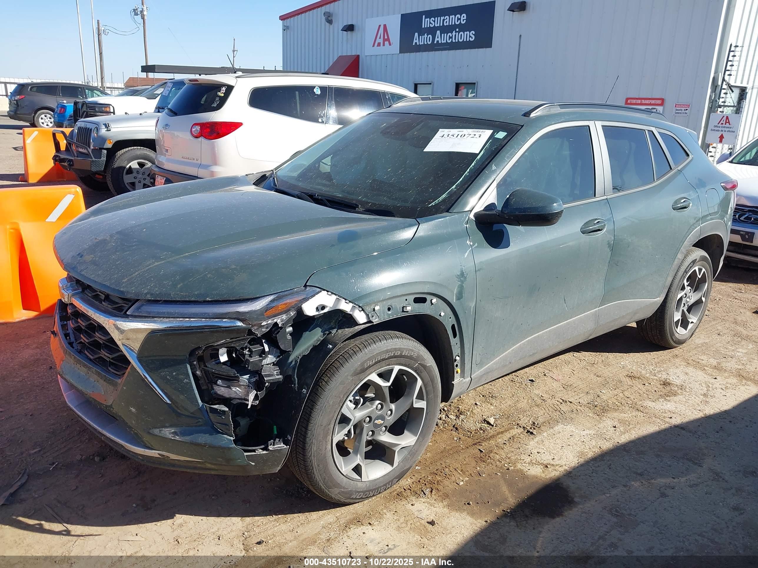 CHEVROLET TRAX image 2