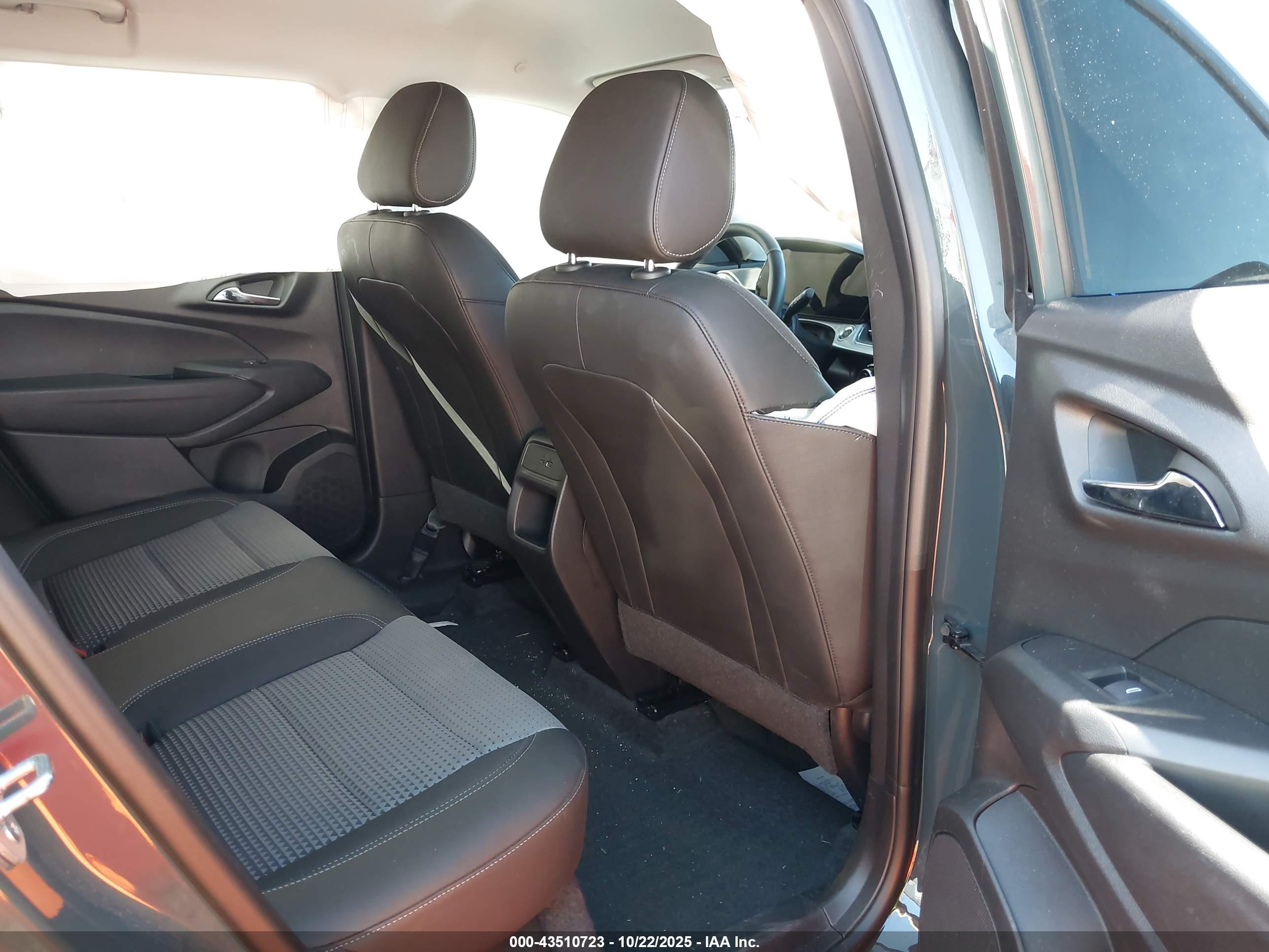 CHEVROLET TRAX image 8
