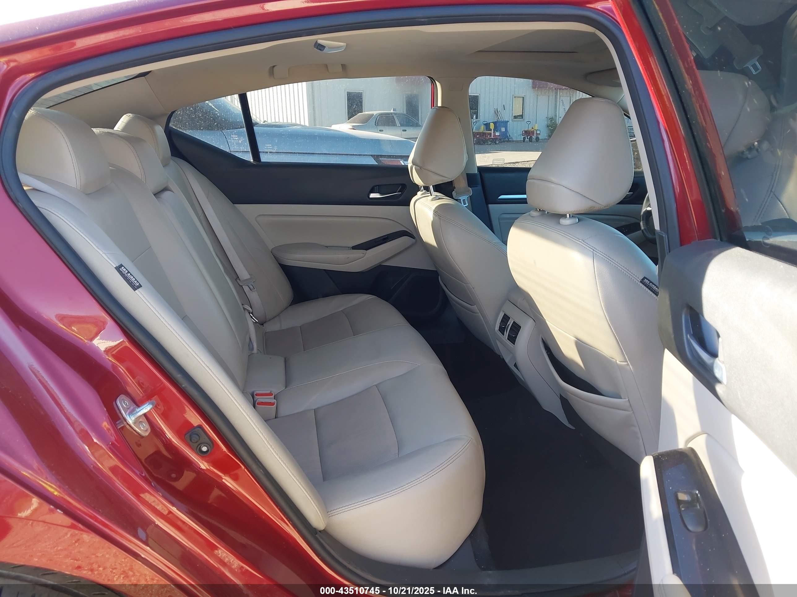 NISSAN ALTIMA image 8